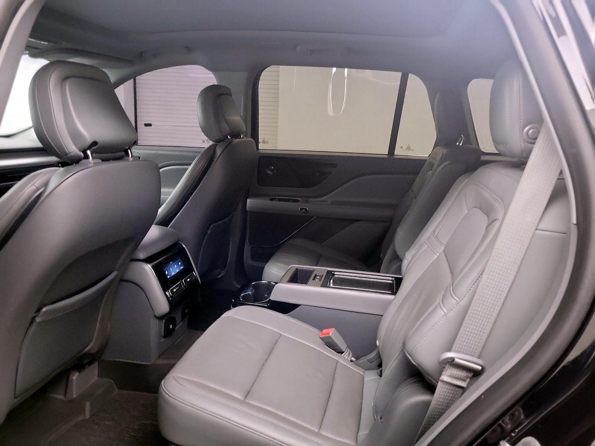 Thumbnail: 2020 Lincoln Aviator - 19