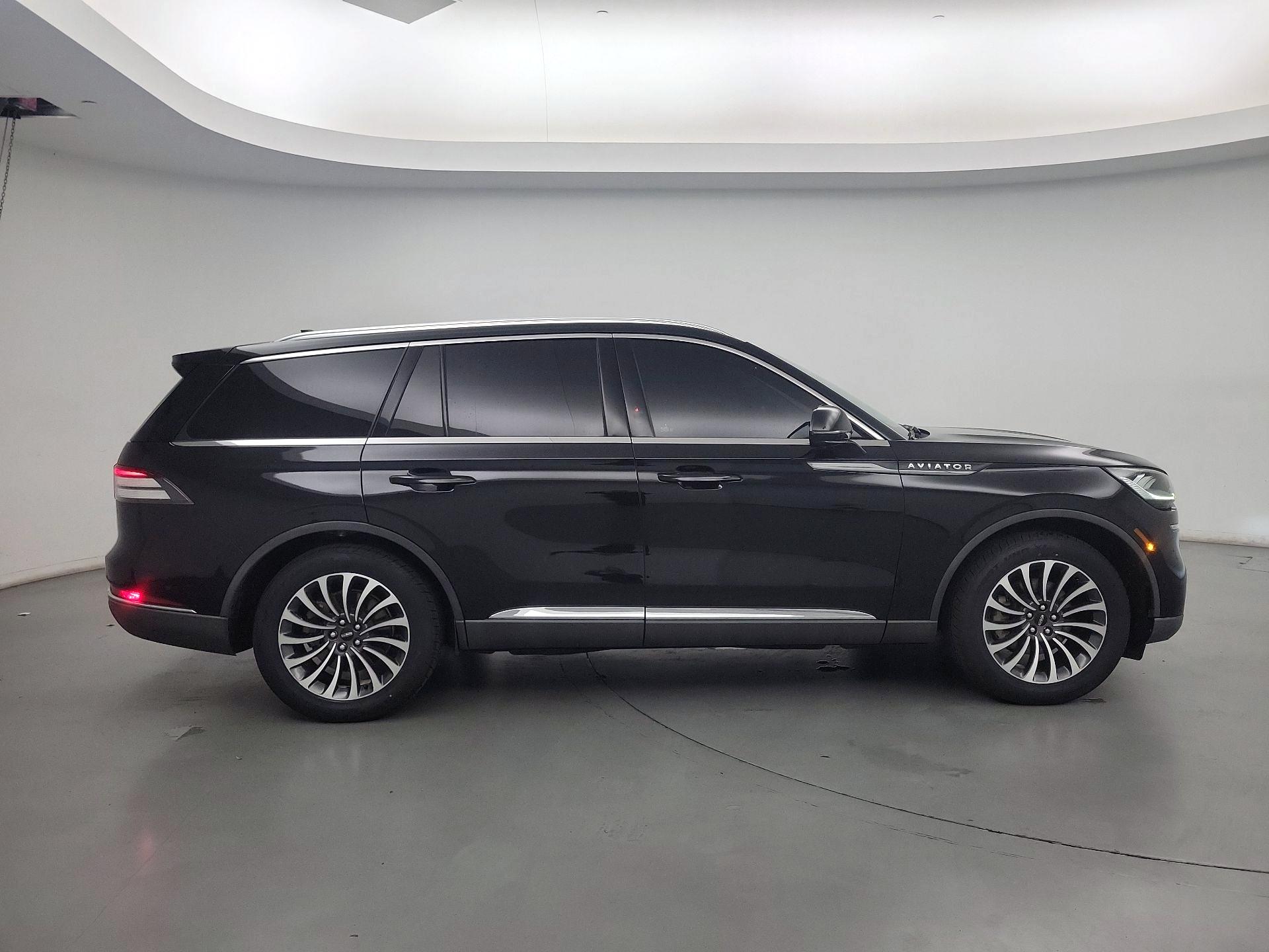 Thumbnail: 2020 Lincoln Aviator - 4