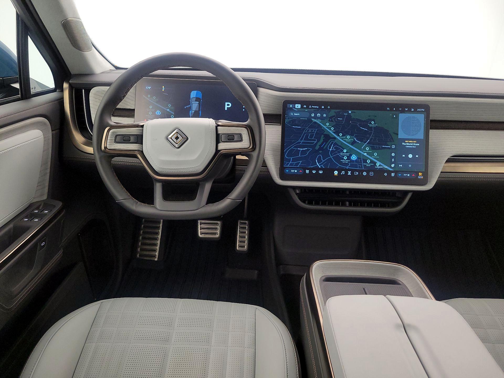 Thumbnail: 2025 Rivian R1S - 10