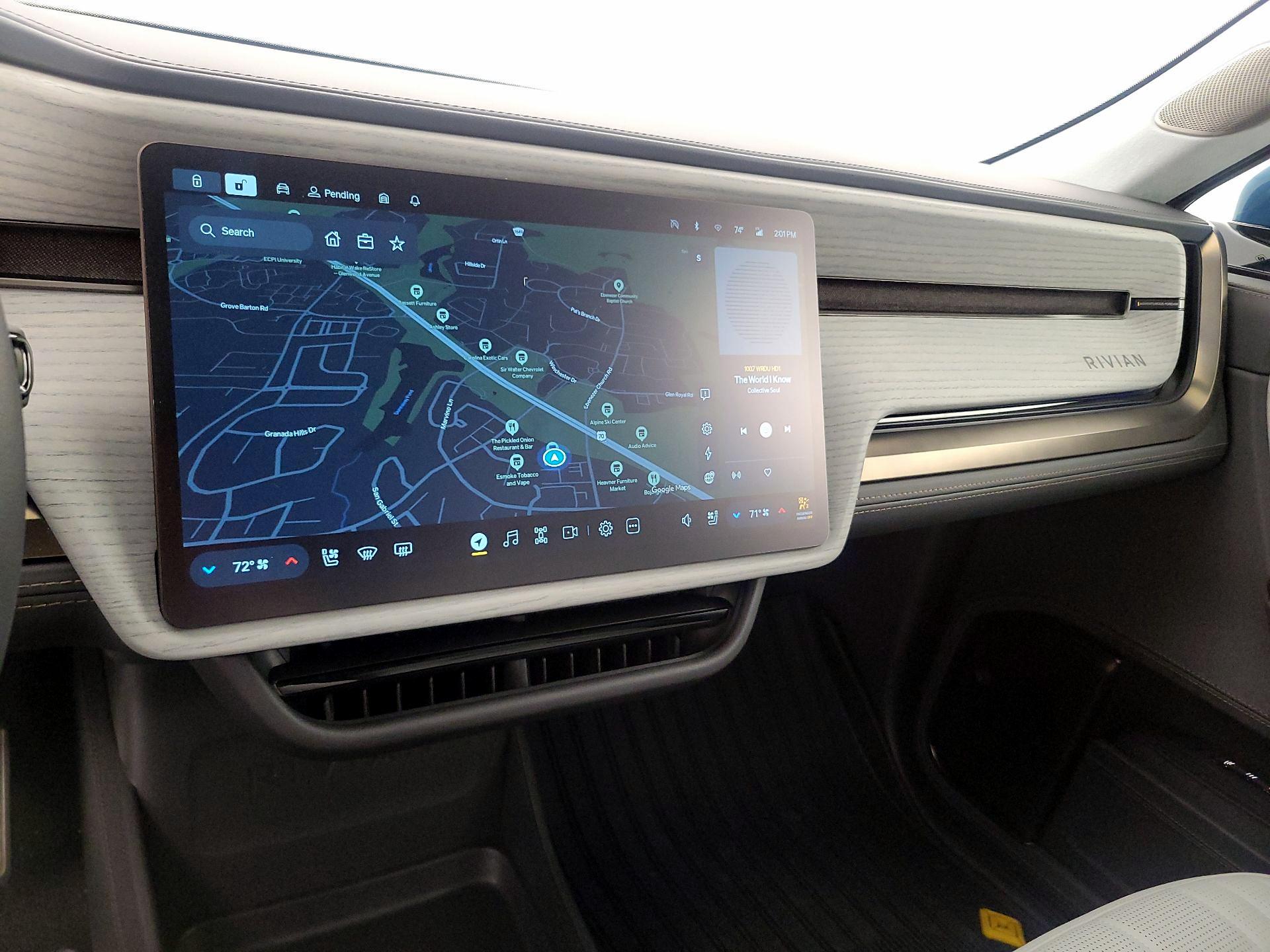 Thumbnail: 2025 Rivian R1S - 13