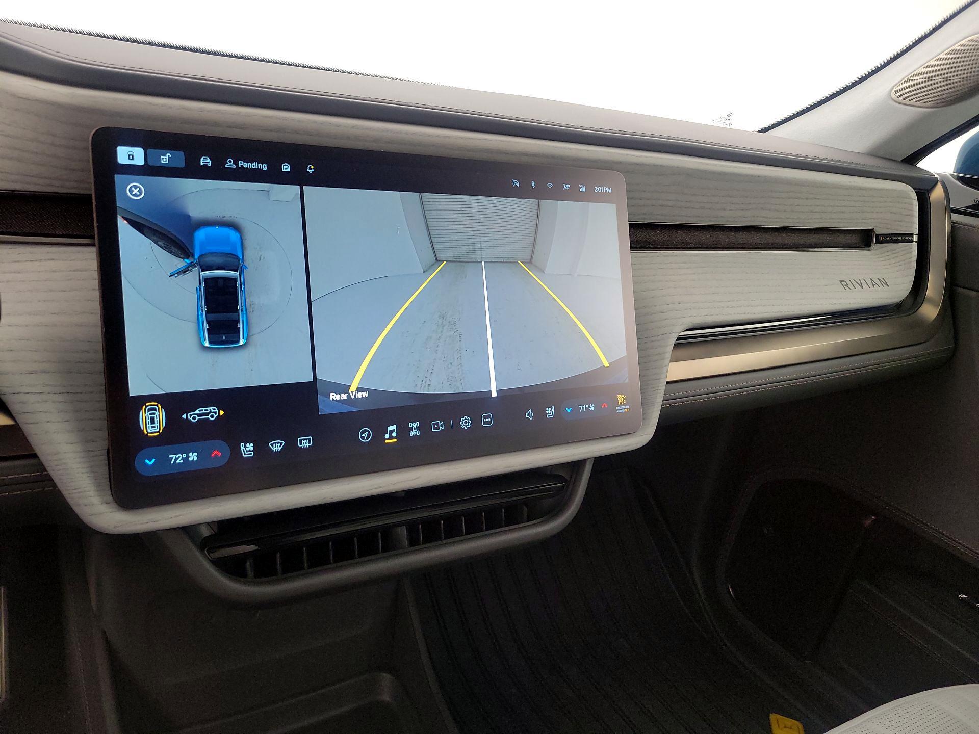 Thumbnail: 2025 Rivian R1S - 14