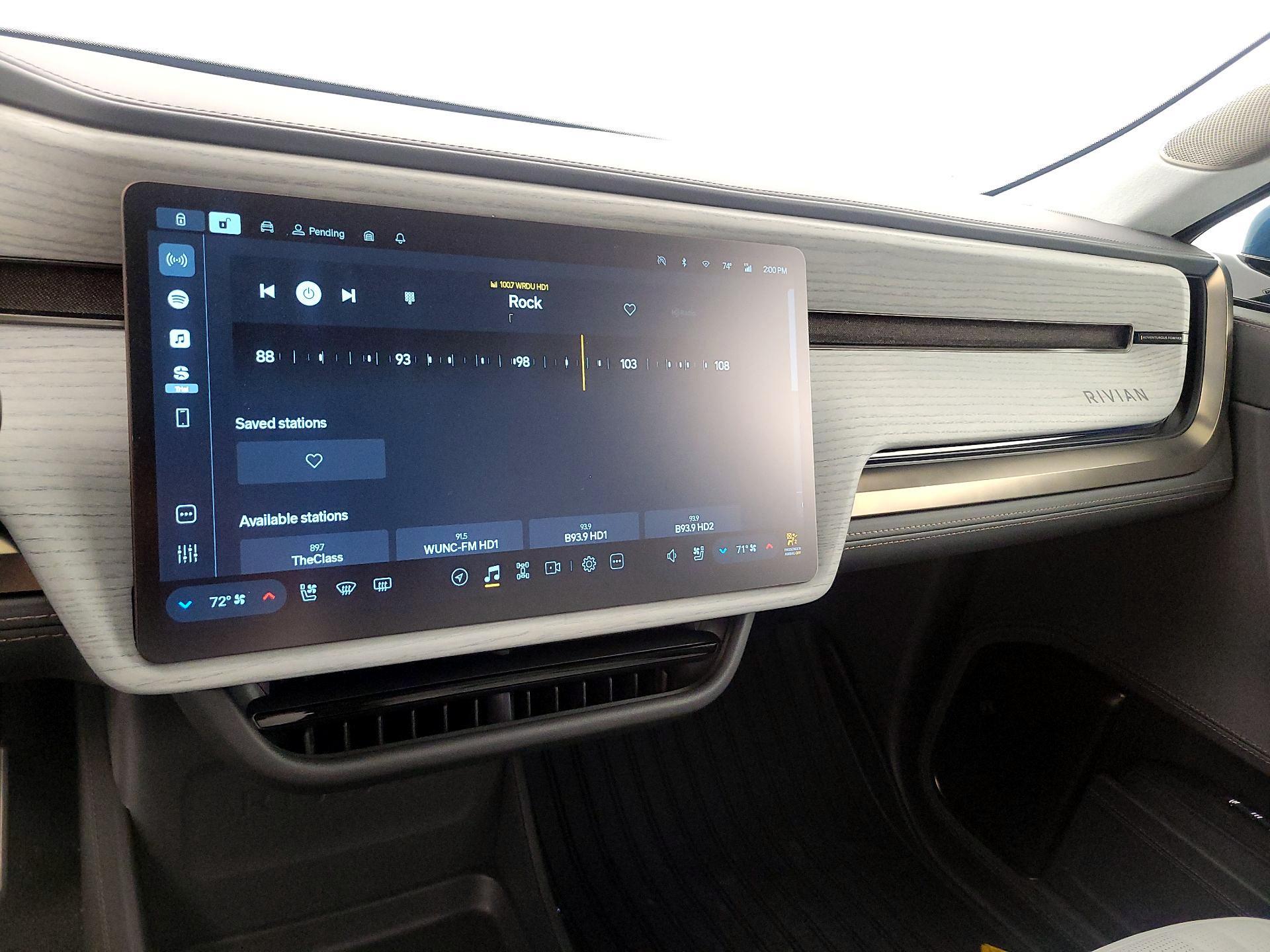 Thumbnail: 2025 Rivian R1S - 15