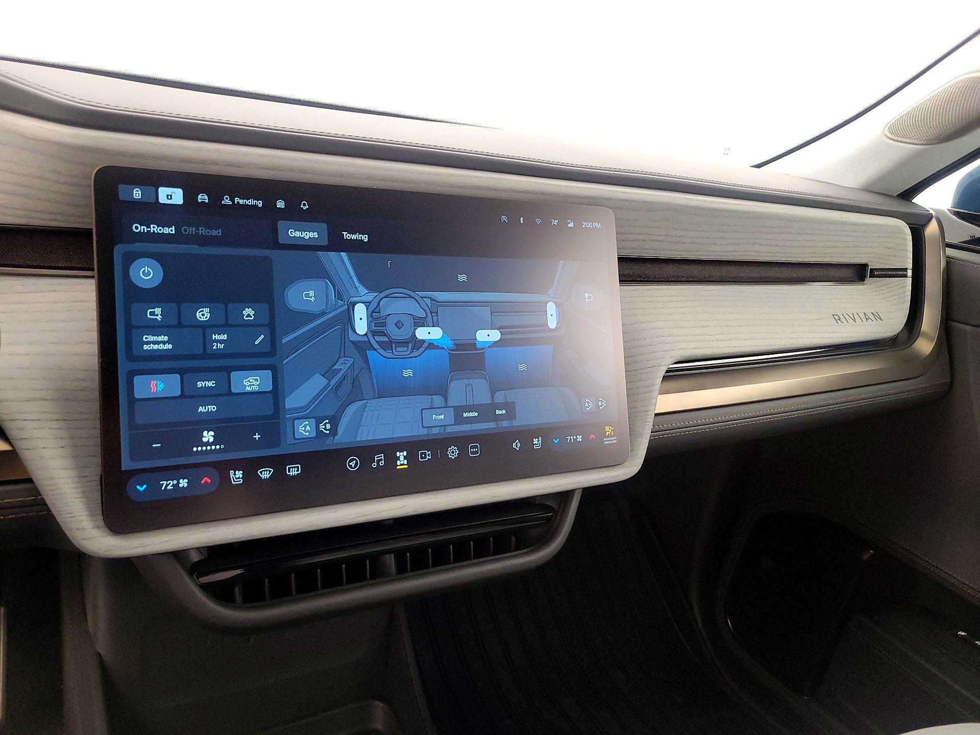 Thumbnail: 2025 Rivian R1S - 16