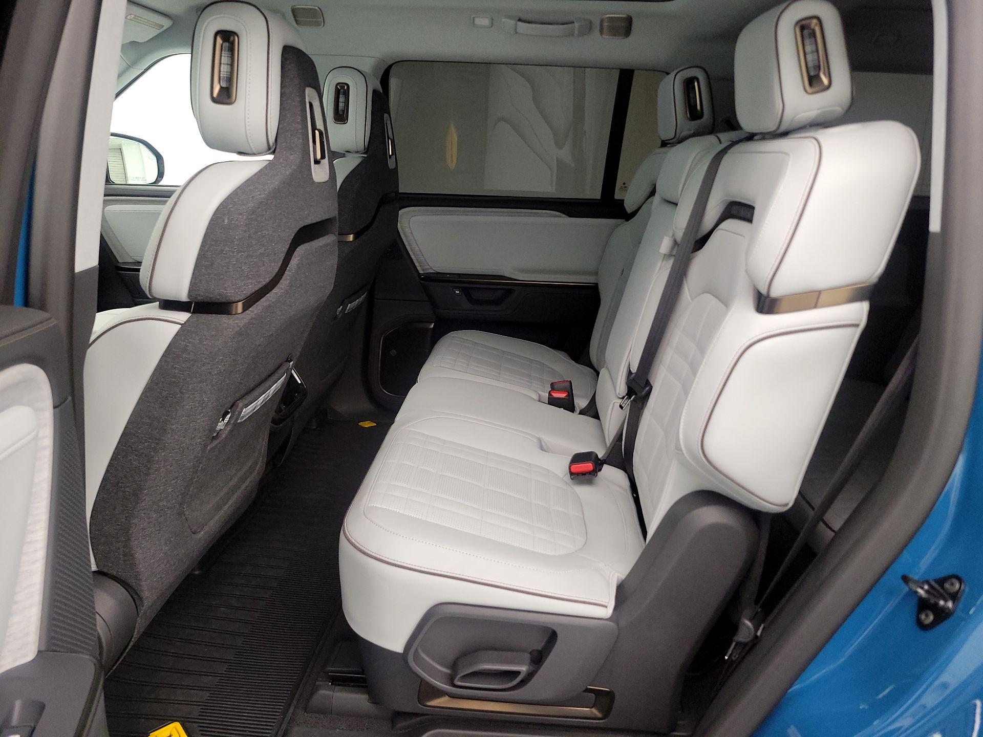 Thumbnail: 2025 Rivian R1S - 20