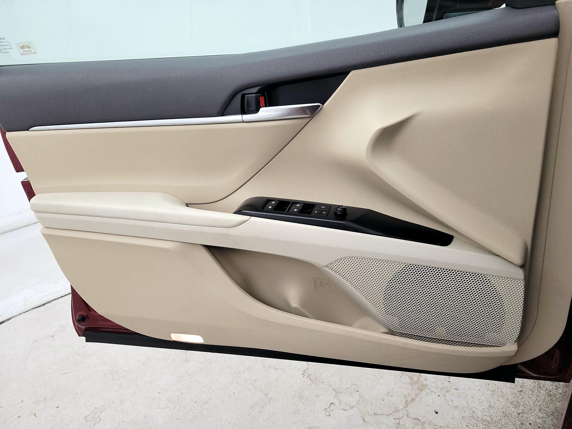 Thumbnail: 2018 Toyota Camry - 12