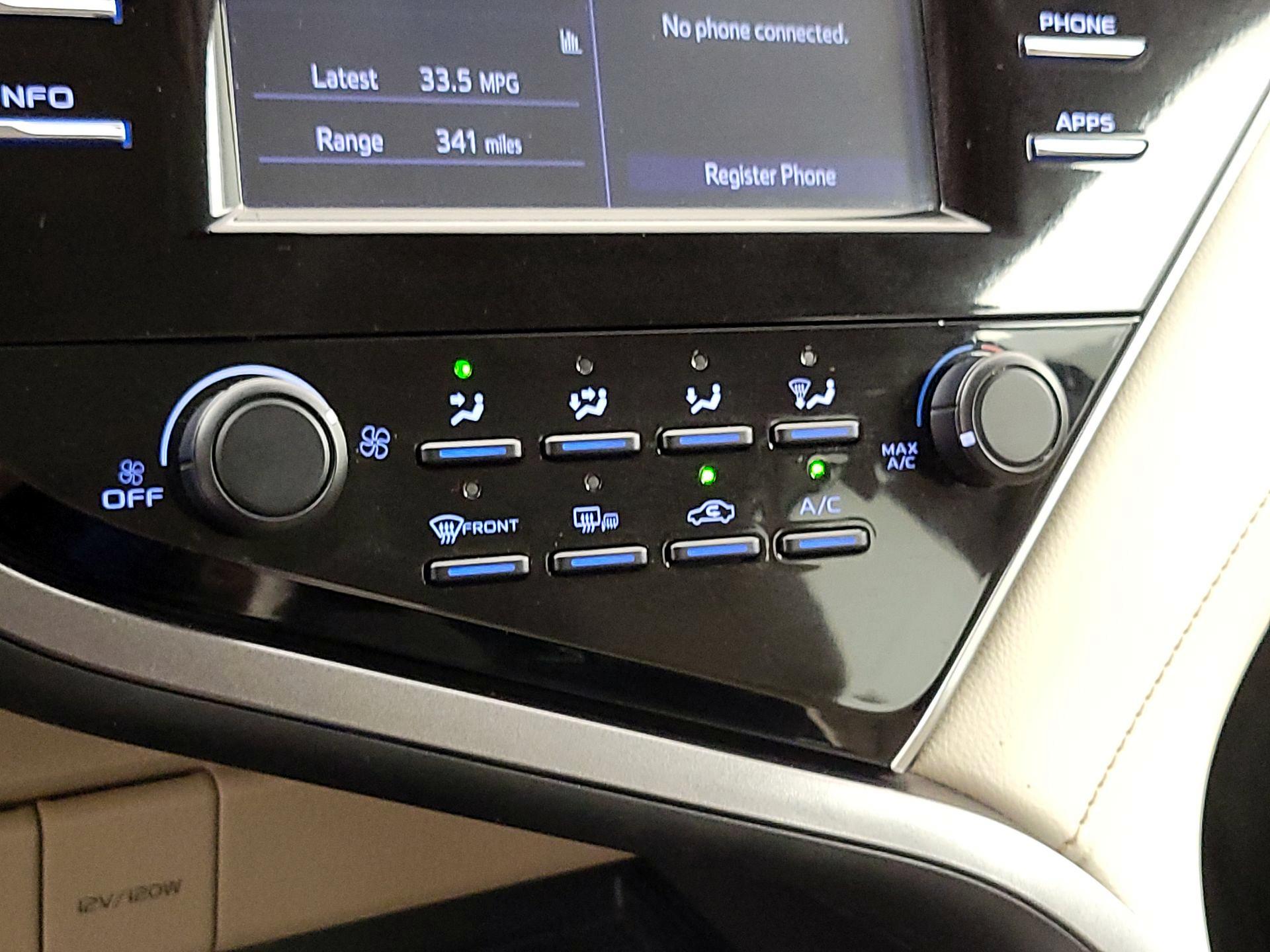 Thumbnail: 2018 Toyota Camry - 16