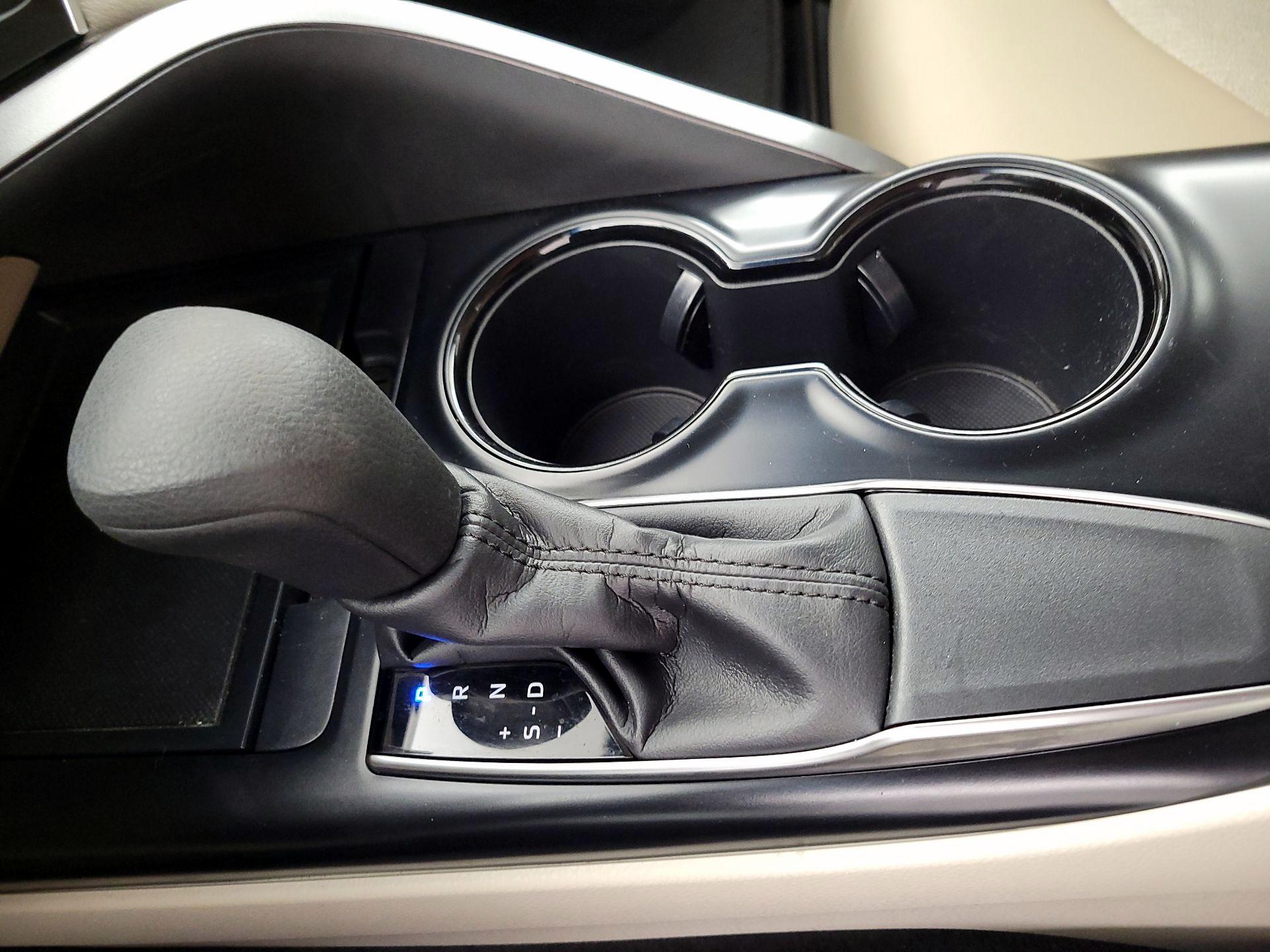 Thumbnail: 2018 Toyota Camry - 17