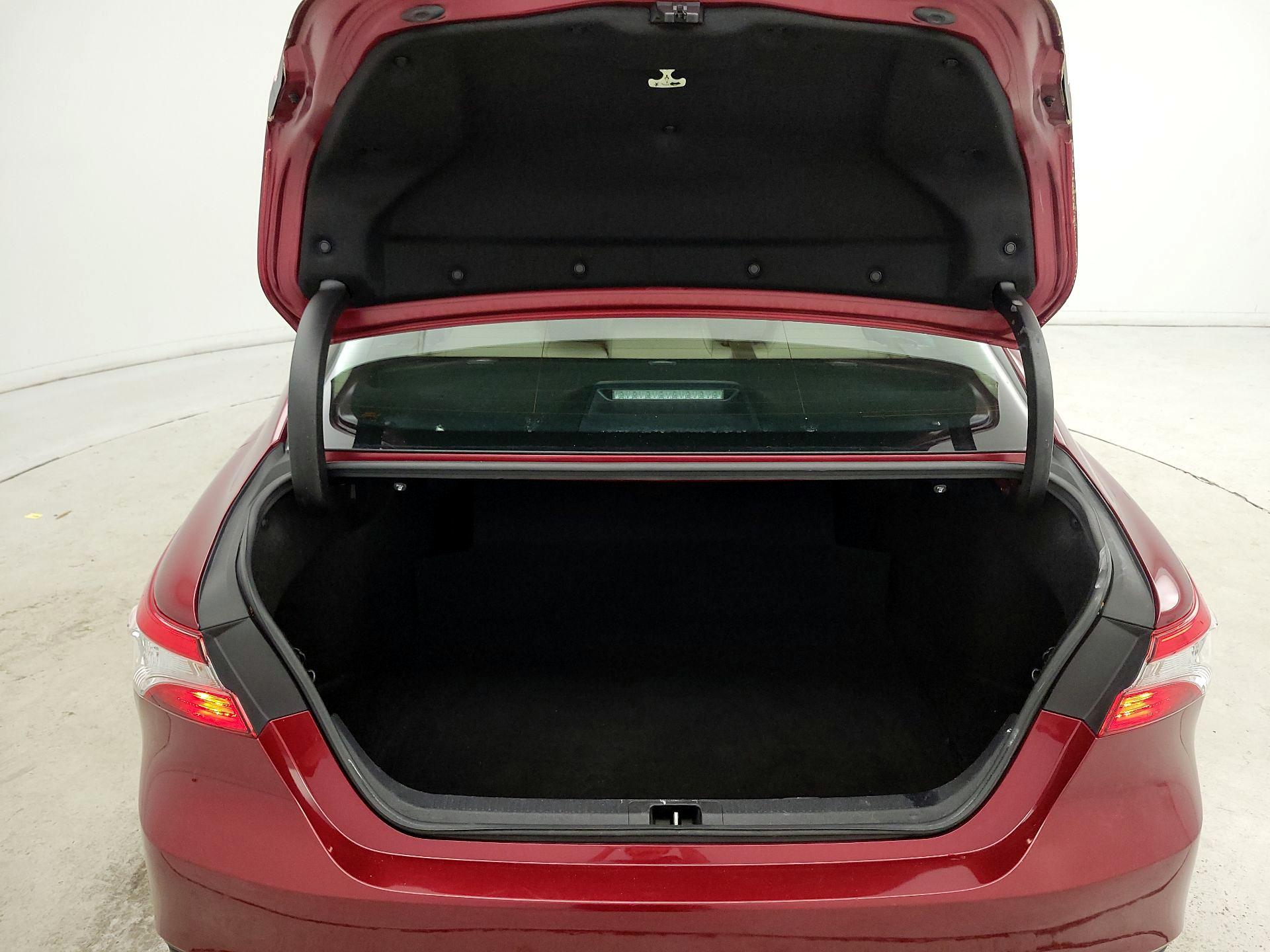 Thumbnail: 2018 Toyota Camry - 20