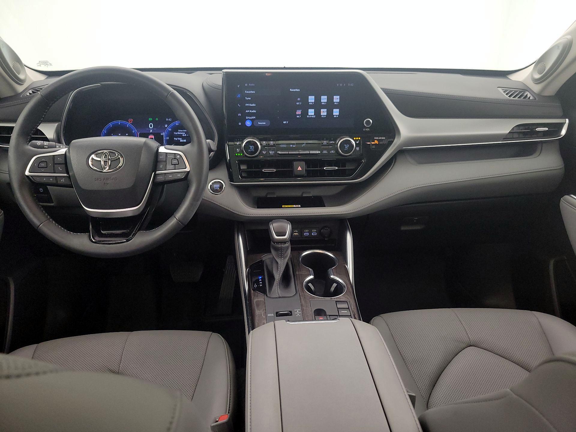 Thumbnail: 2023 Toyota Highlander - 9