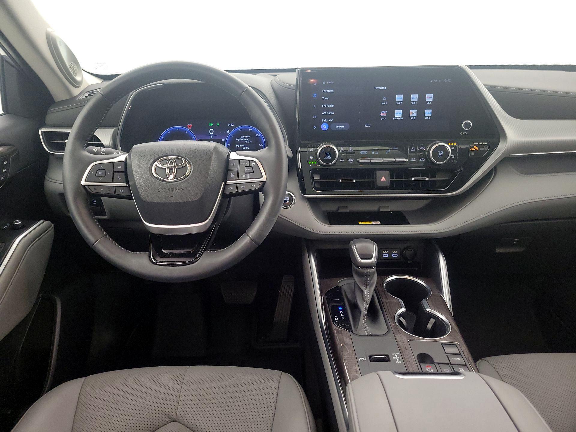 Thumbnail: 2023 Toyota Highlander - 10