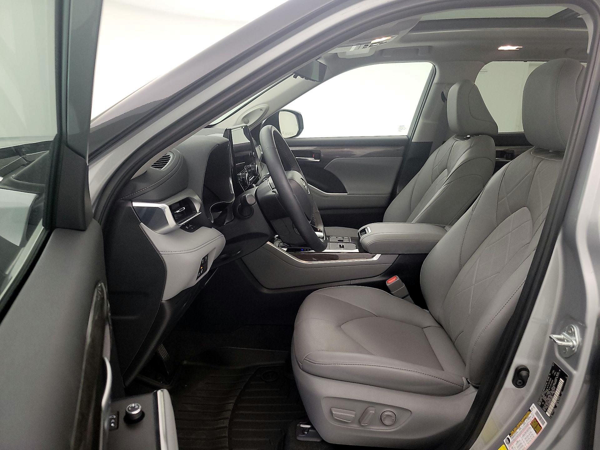 Thumbnail: 2023 Toyota Highlander - 11