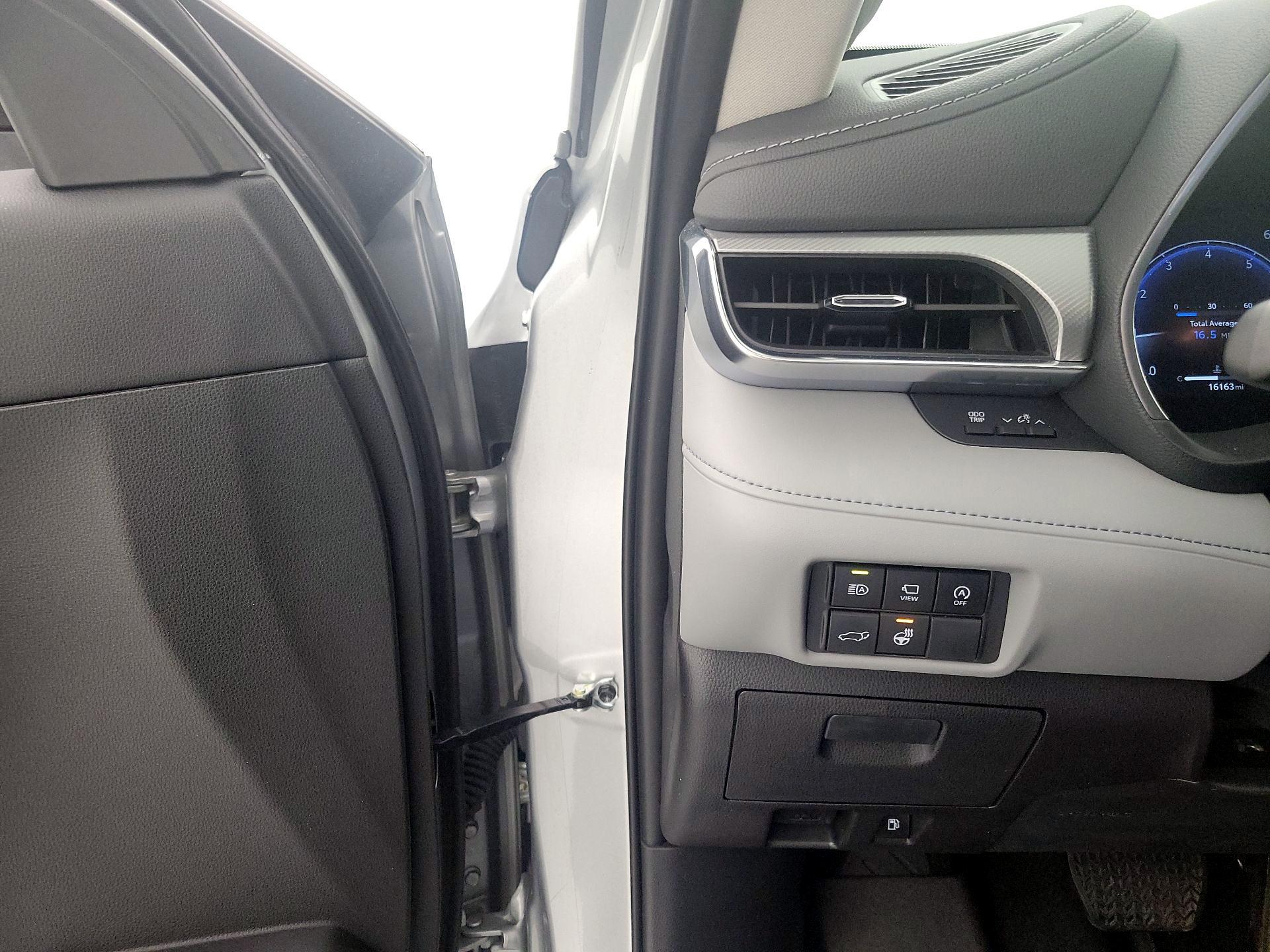 Thumbnail: 2023 Toyota Highlander - 13