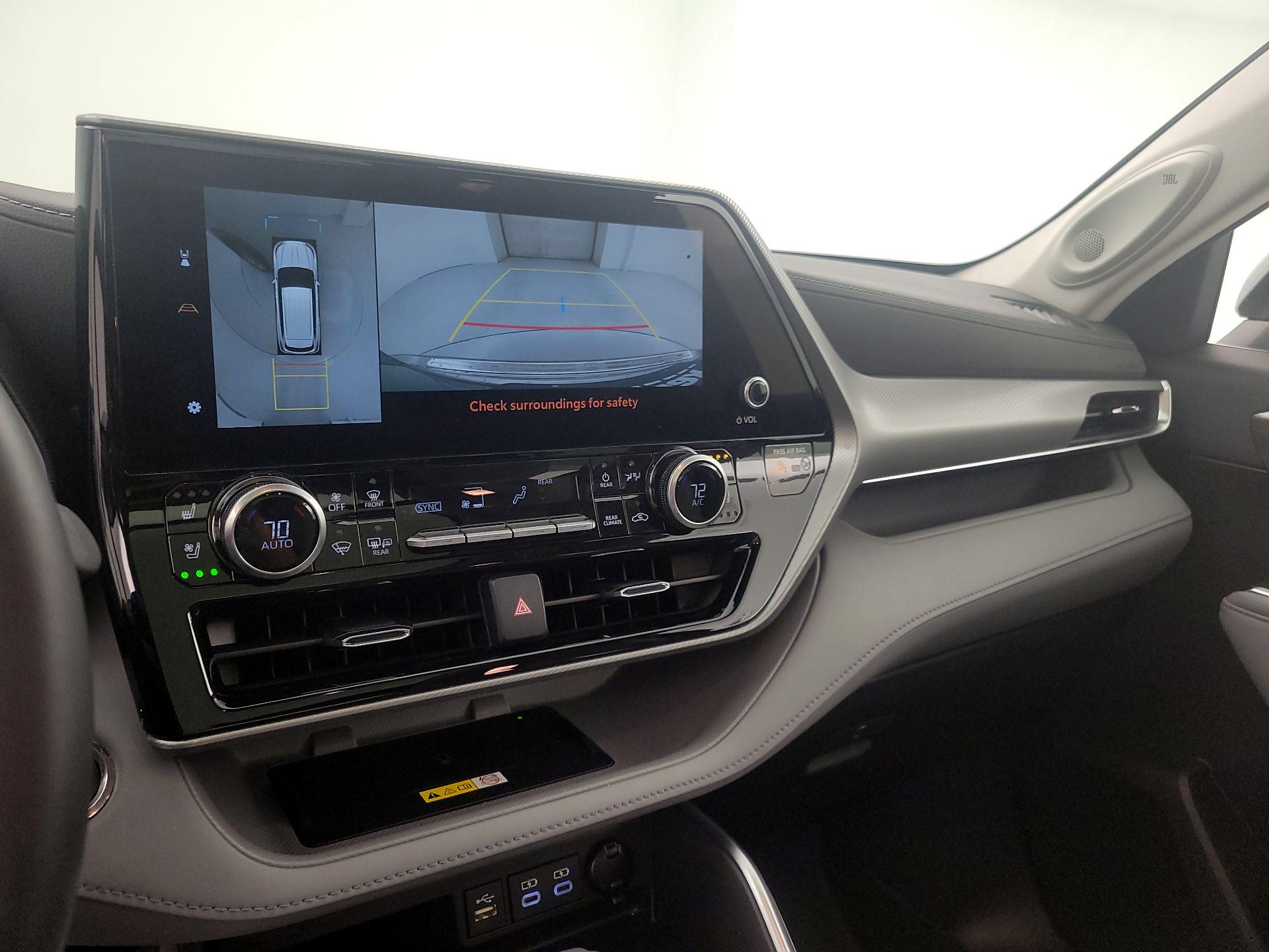 Thumbnail: 2023 Toyota Highlander - 14