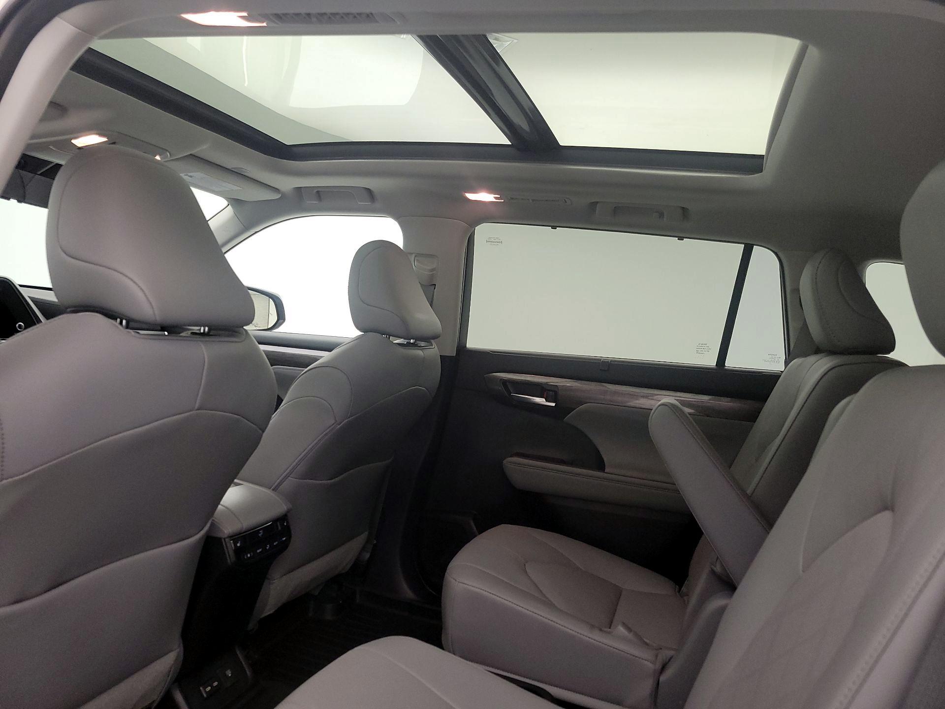 Thumbnail: 2023 Toyota Highlander - 19