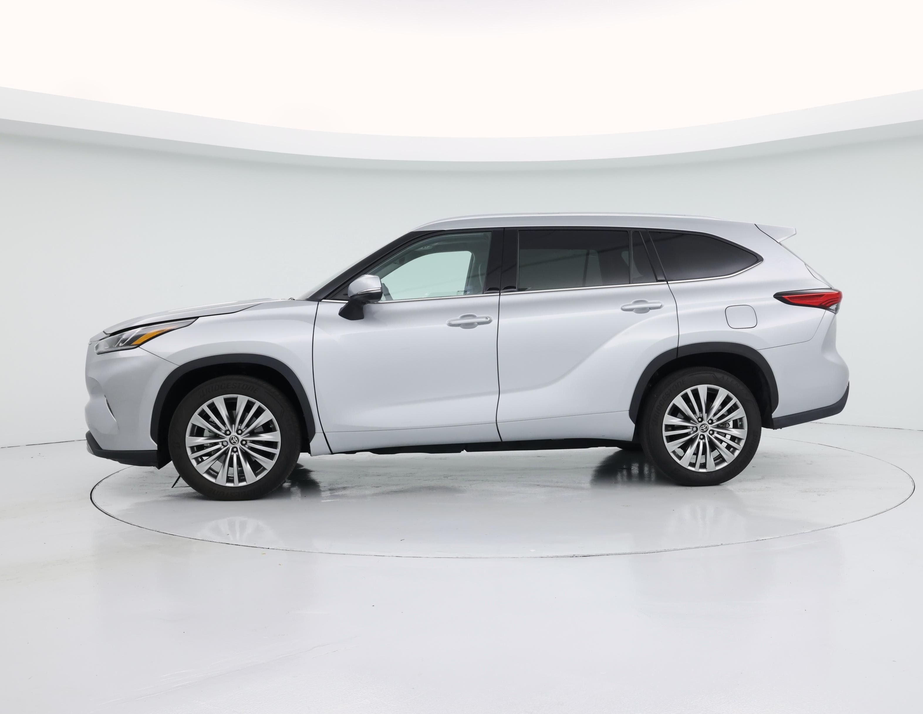 Thumbnail: 2023 Toyota Highlander - 3