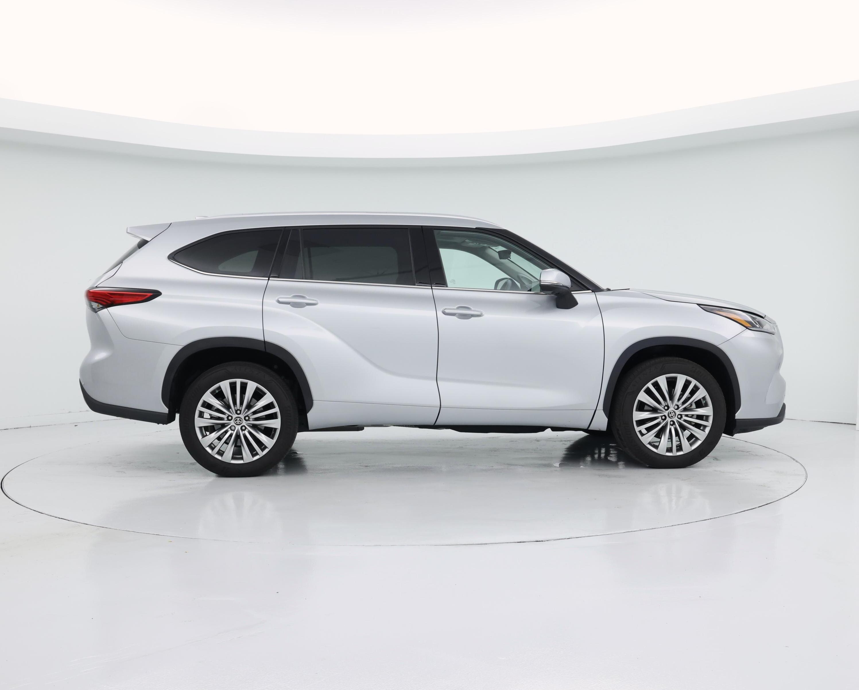 Thumbnail: 2023 Toyota Highlander - 7