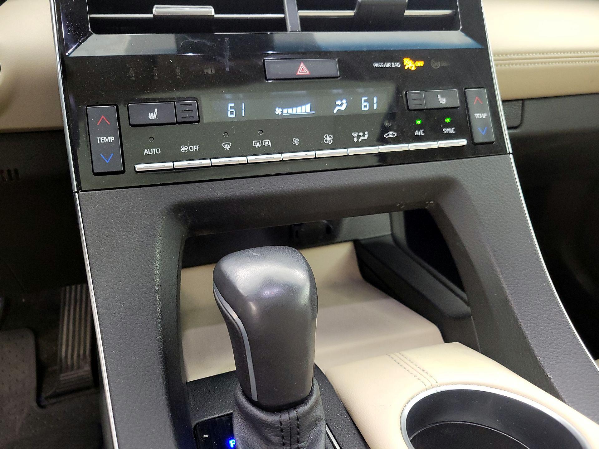 Thumbnail: 2022 Toyota Avalon - 16