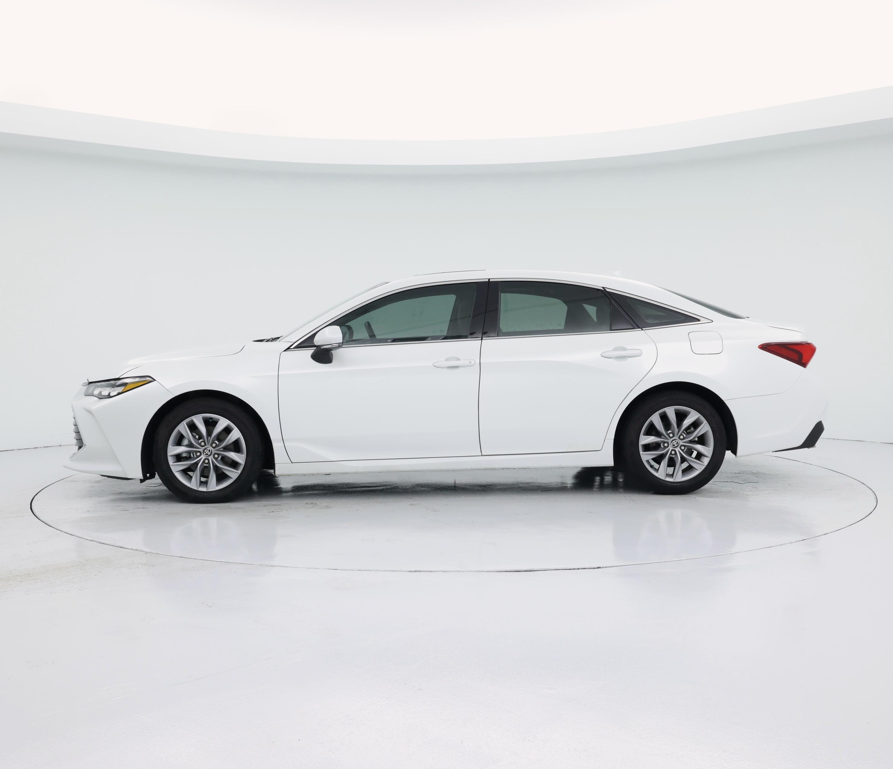 Thumbnail: 2022 Toyota Avalon - 3