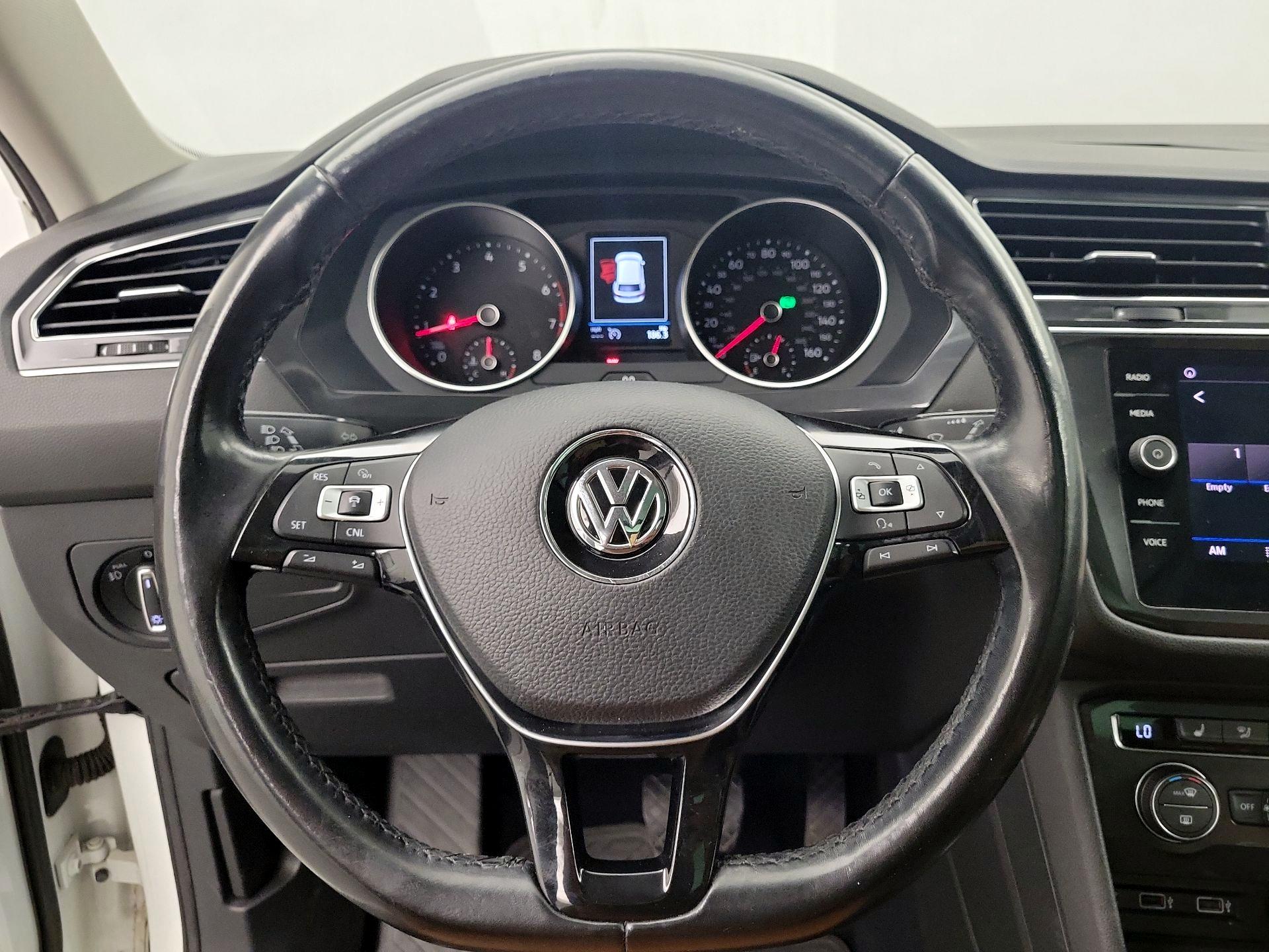Thumbnail: 2018 Volkswagen Tiguan - 10