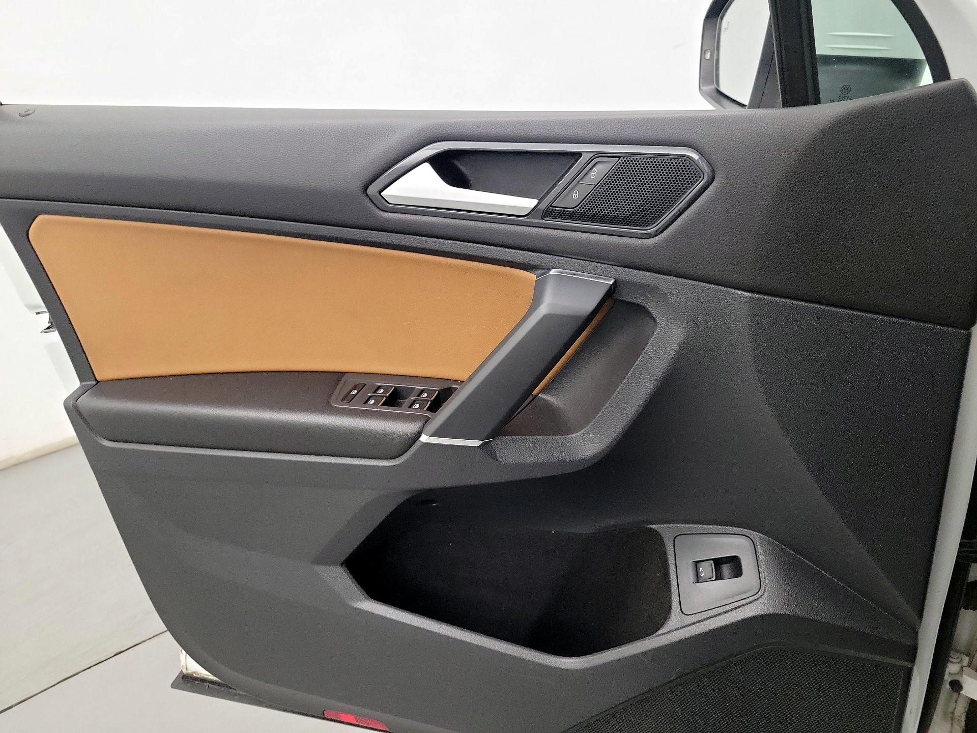 Thumbnail: 2018 Volkswagen Tiguan - 12