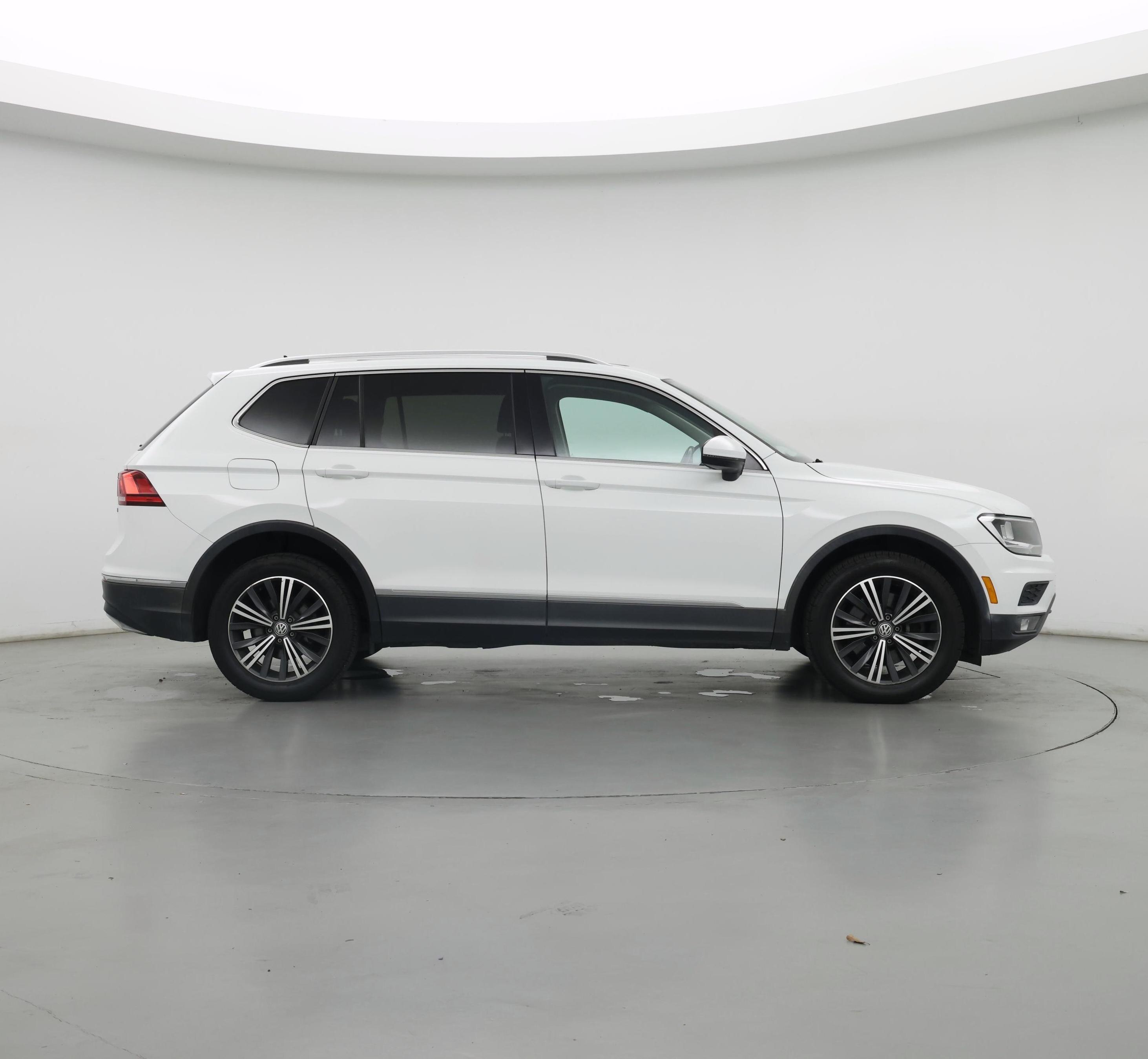 Thumbnail: 2018 Volkswagen Tiguan - 7