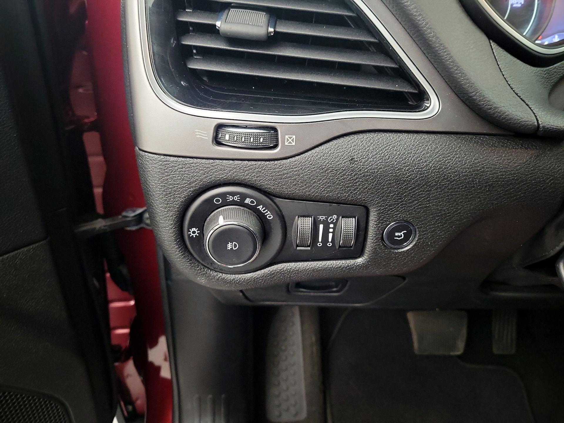 Thumbnail: 2021 Jeep Cherokee - 13