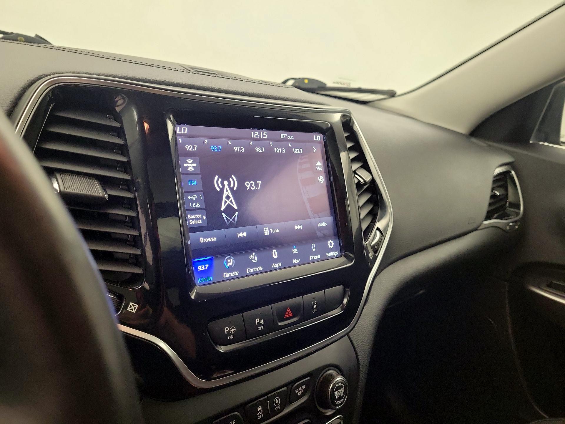 Thumbnail: 2021 Jeep Cherokee - 16