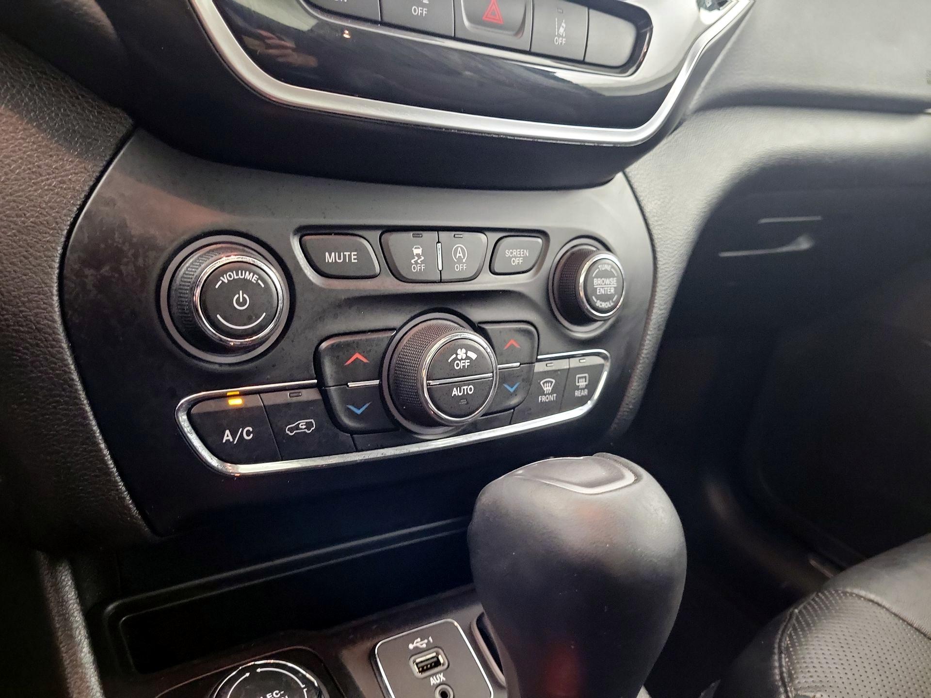 Thumbnail: 2021 Jeep Cherokee - 17