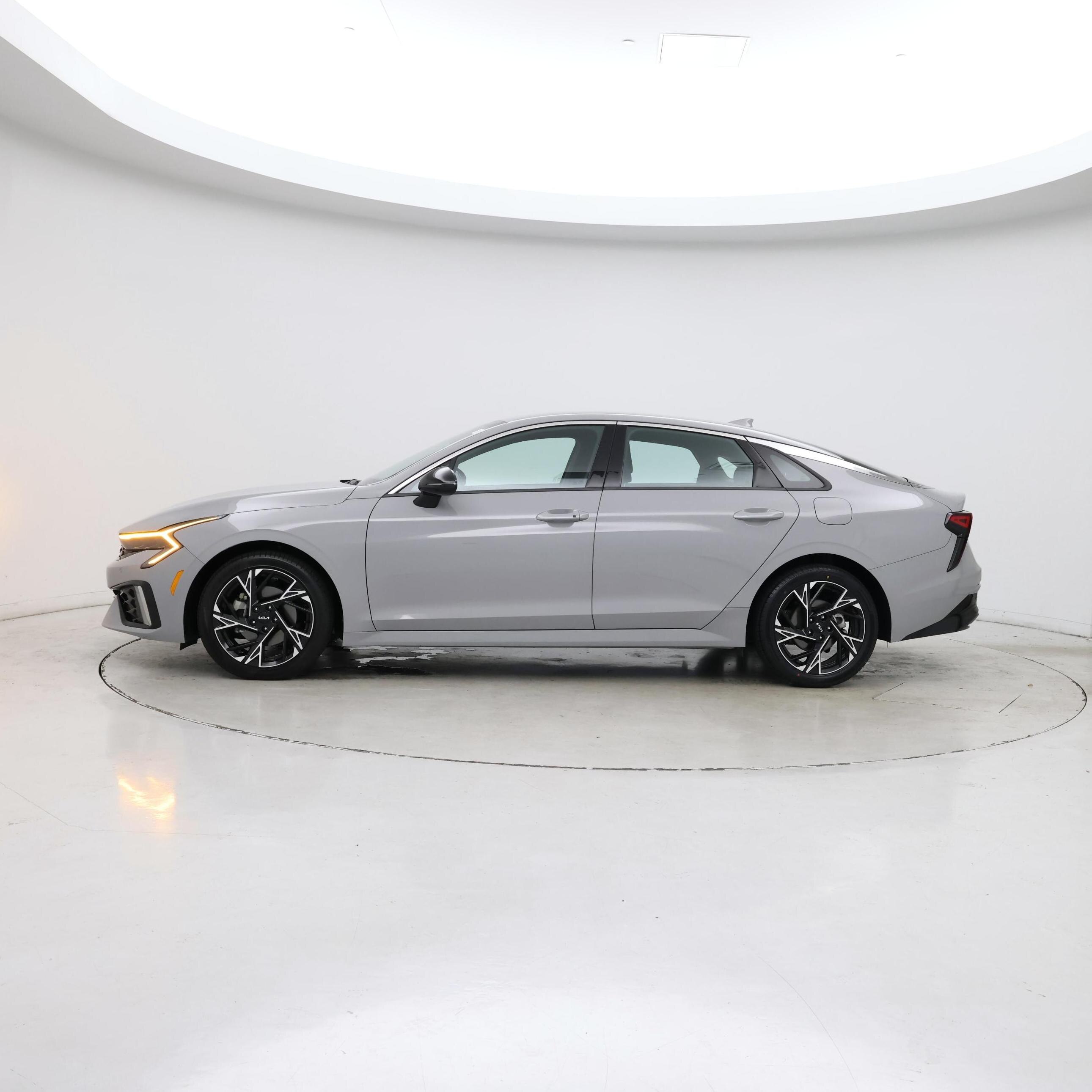 Thumbnail: 2025 Kia K5 - 3