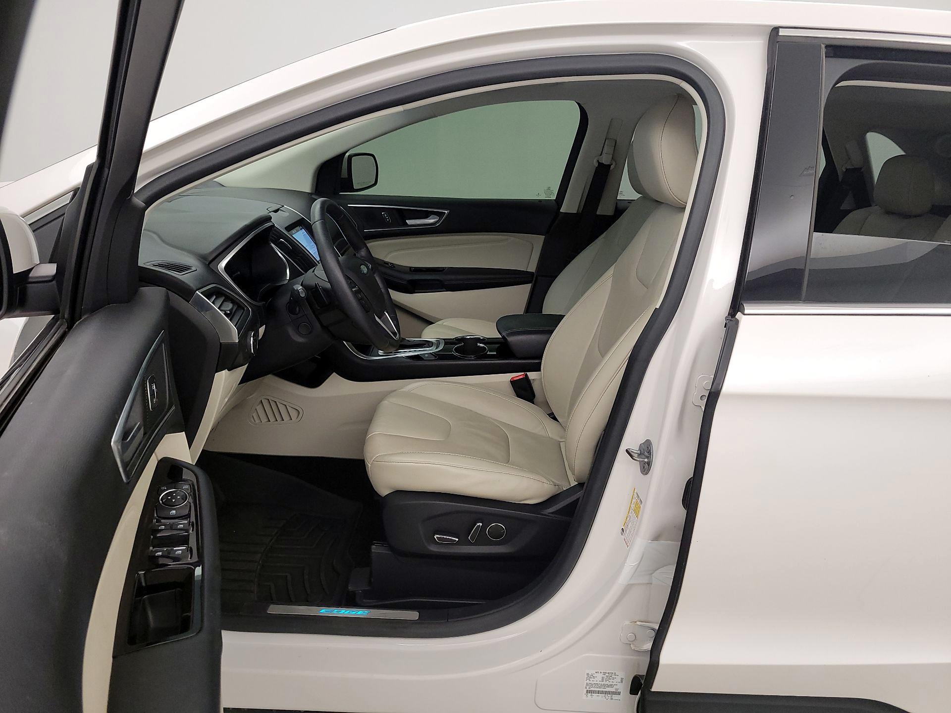 Thumbnail: 2016 Ford Edge - 11
