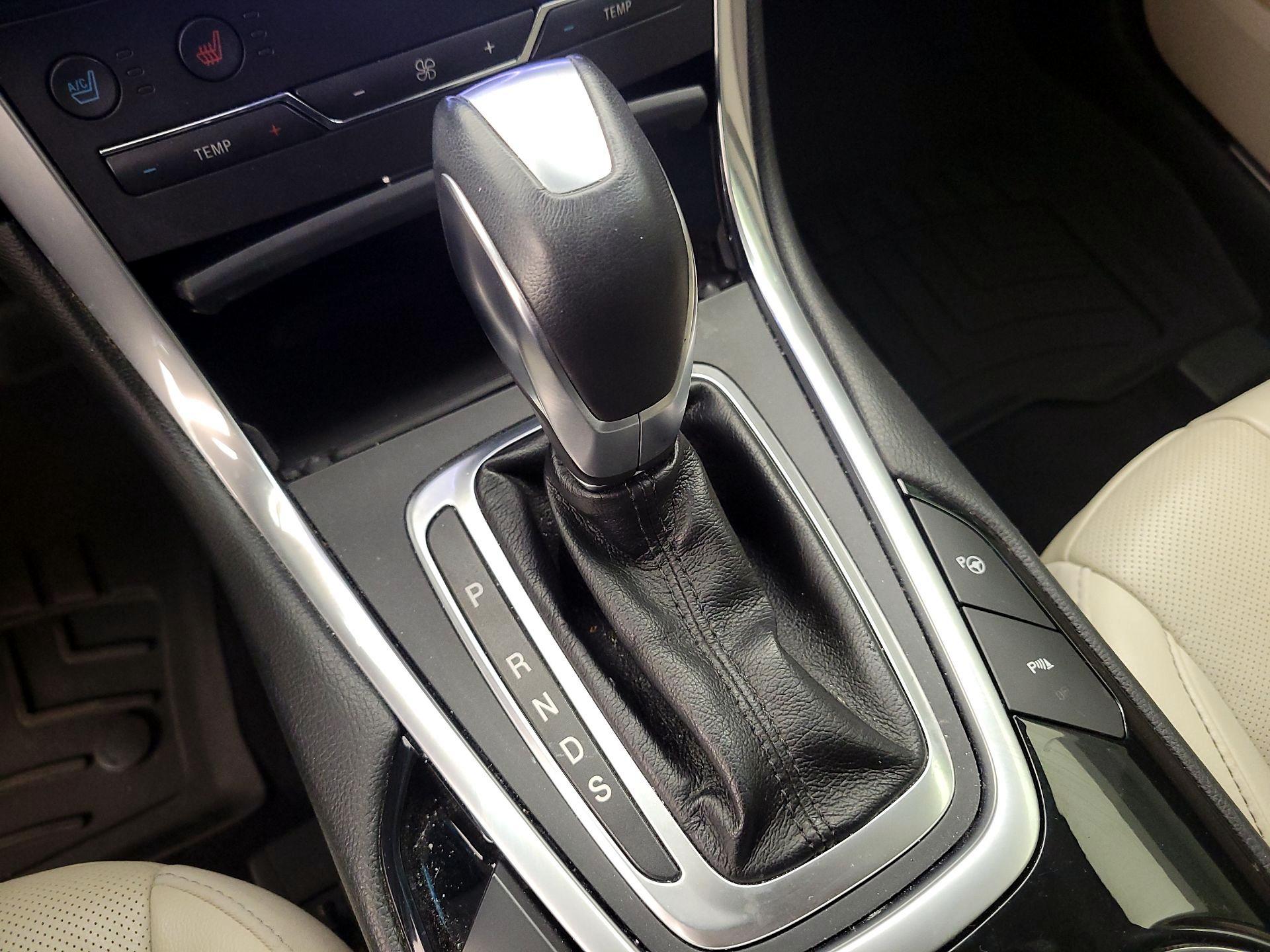 Thumbnail: 2016 Ford Edge - 15