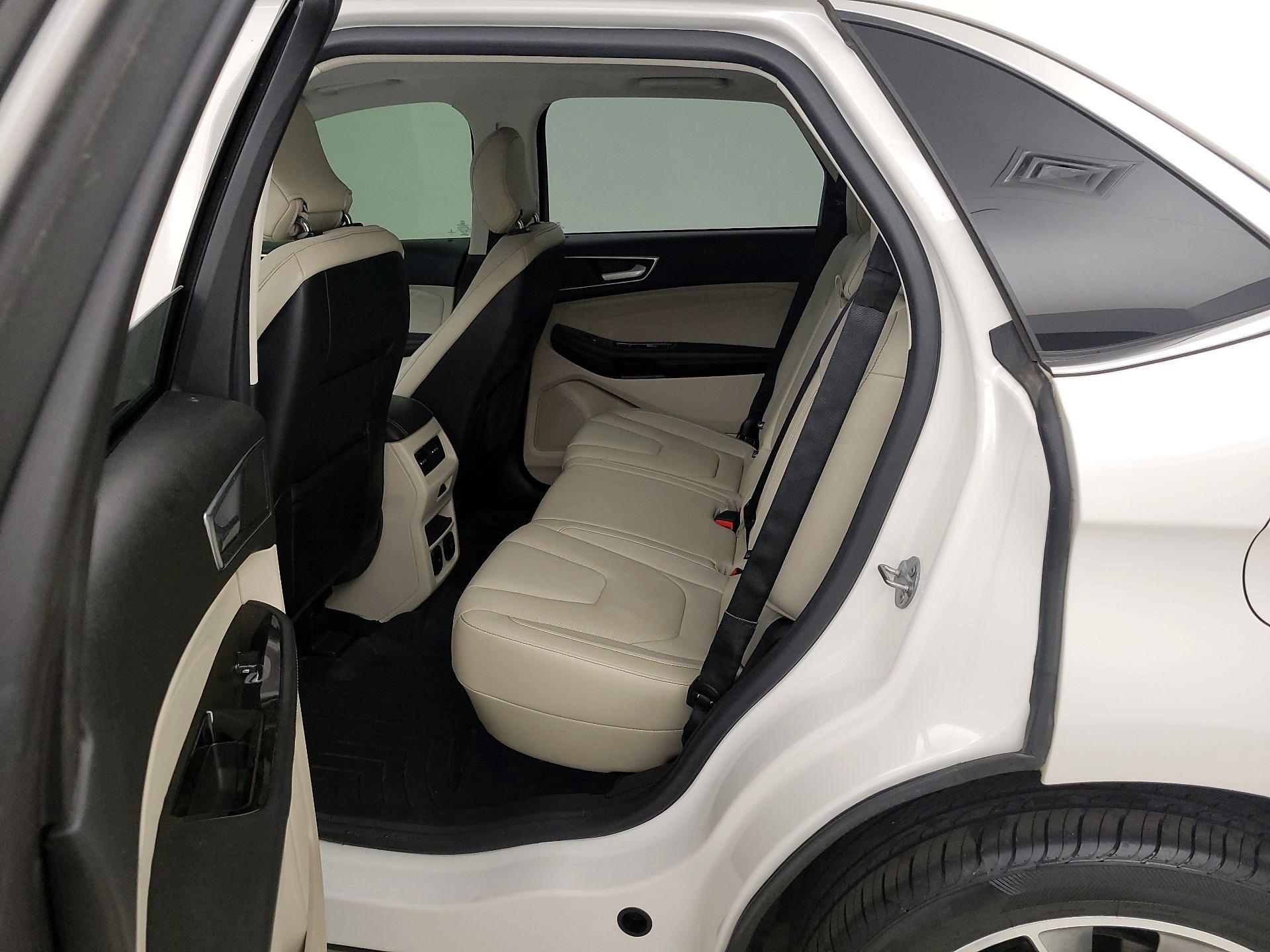 Thumbnail: 2016 Ford Edge - 17