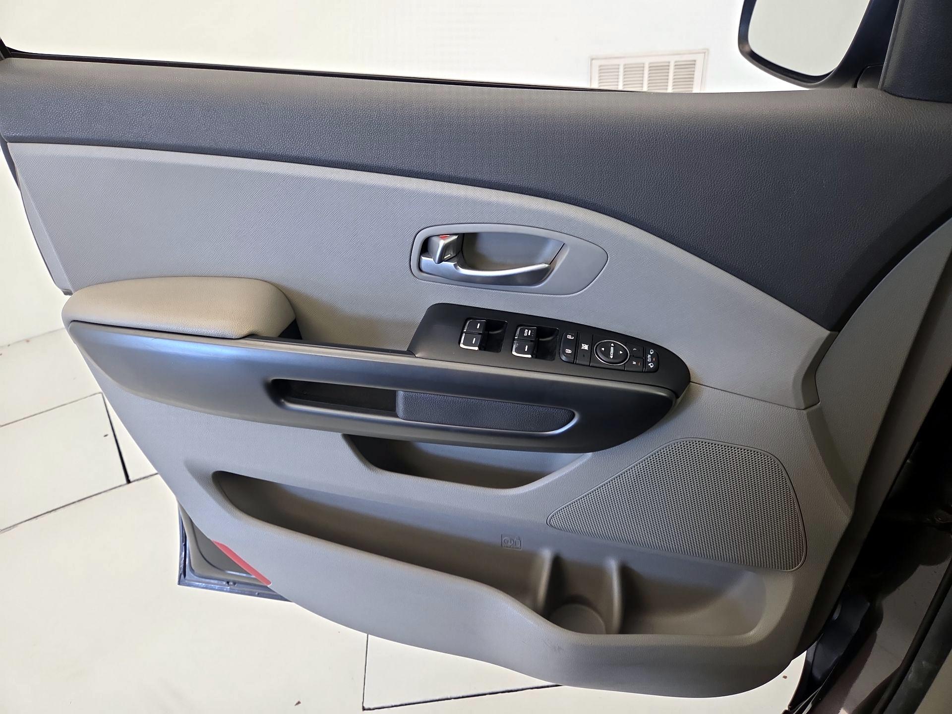 Thumbnail: 2016 Kia Sedona - 12