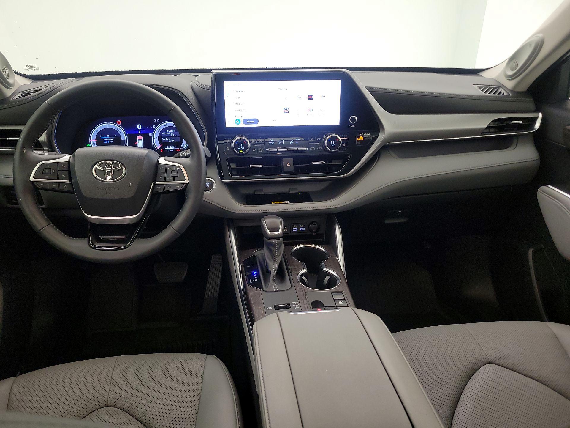 Thumbnail: 2023 Toyota Highlander - 9