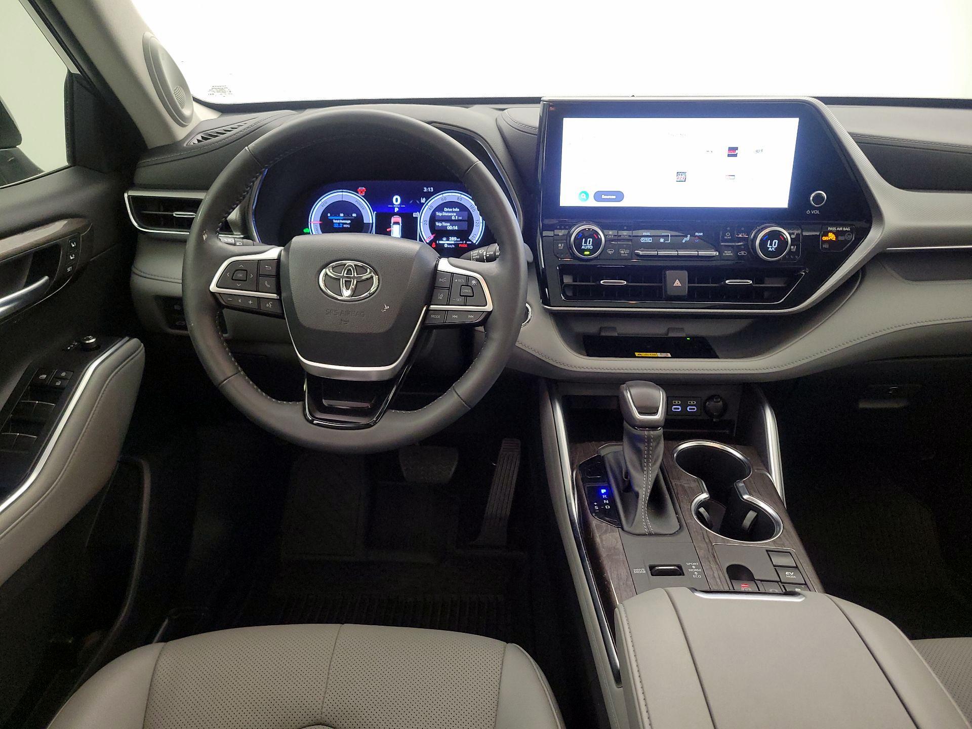 Thumbnail: 2023 Toyota Highlander - 10