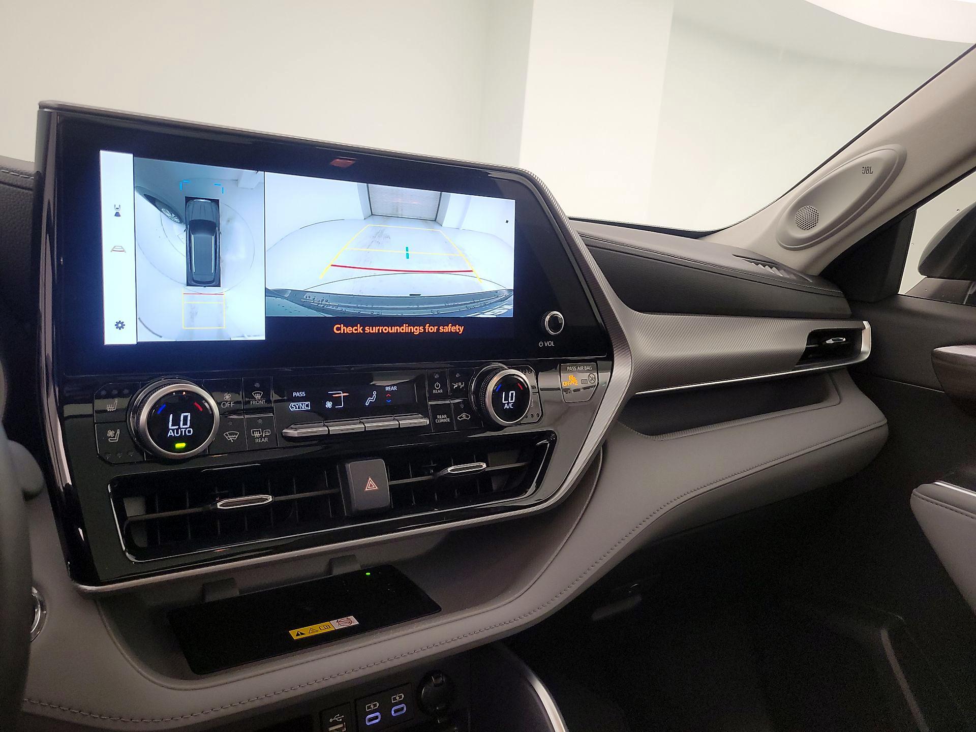 Thumbnail: 2023 Toyota Highlander - 14