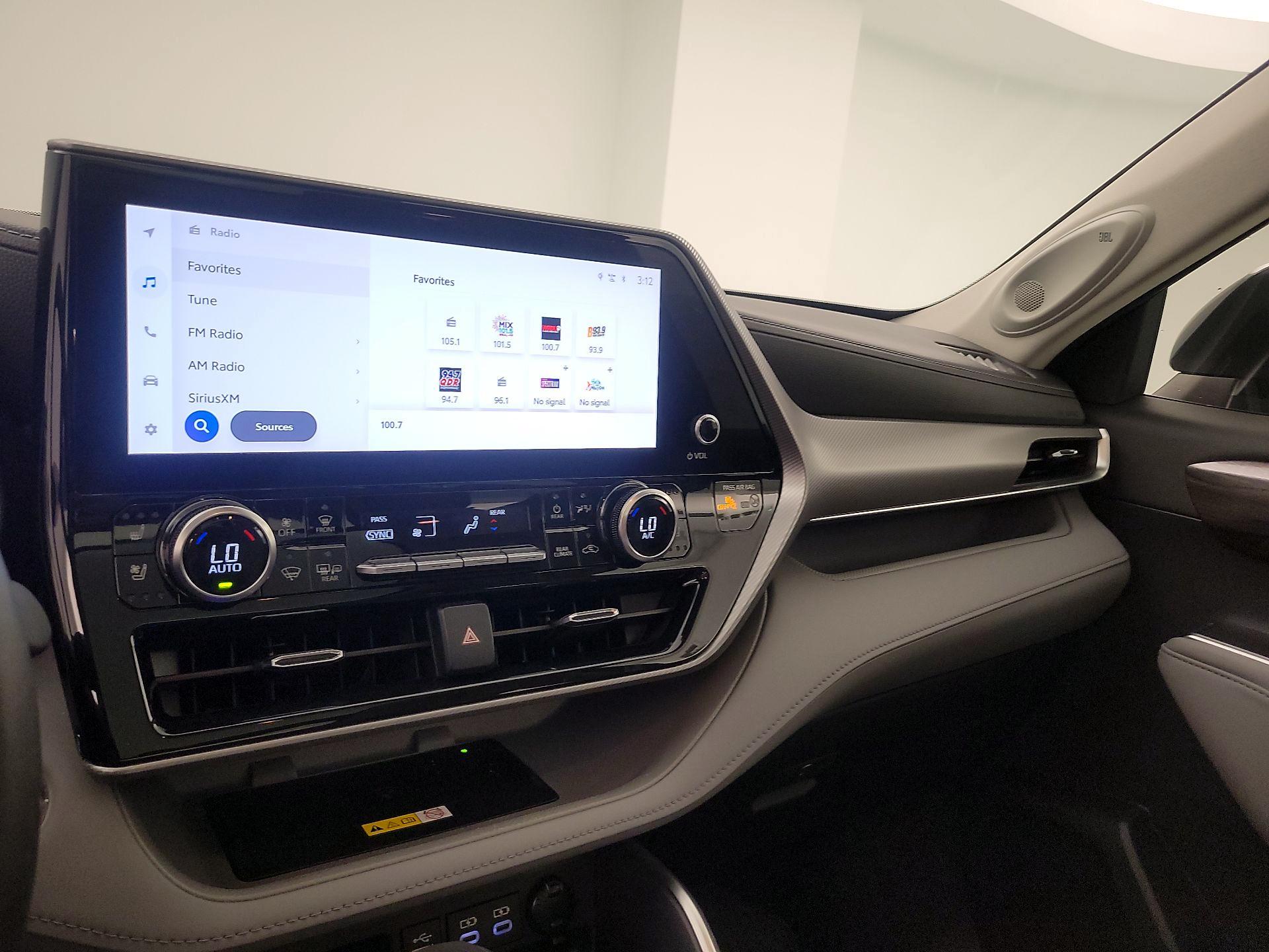 Thumbnail: 2023 Toyota Highlander - 15