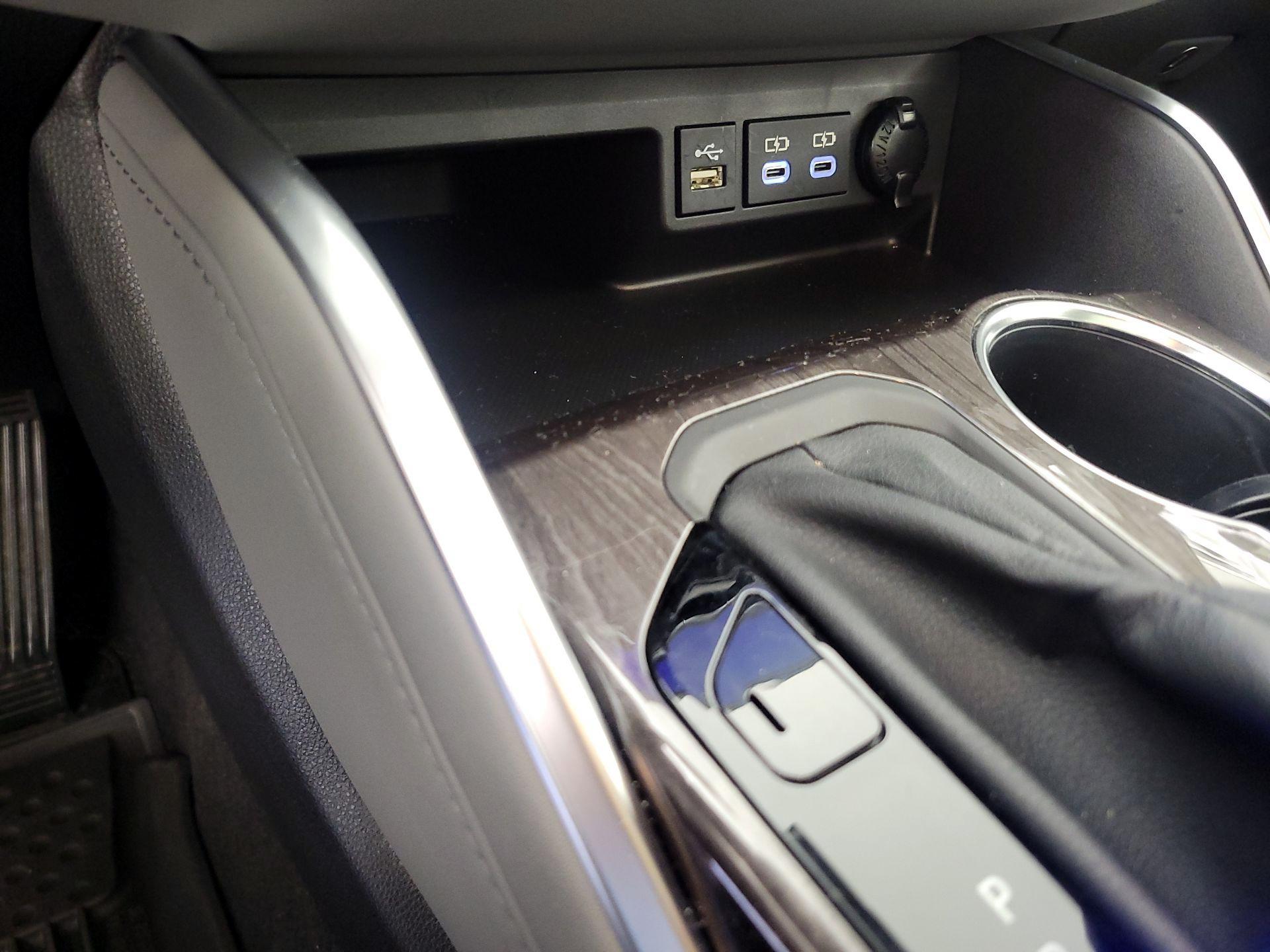 Thumbnail: 2023 Toyota Highlander - 18