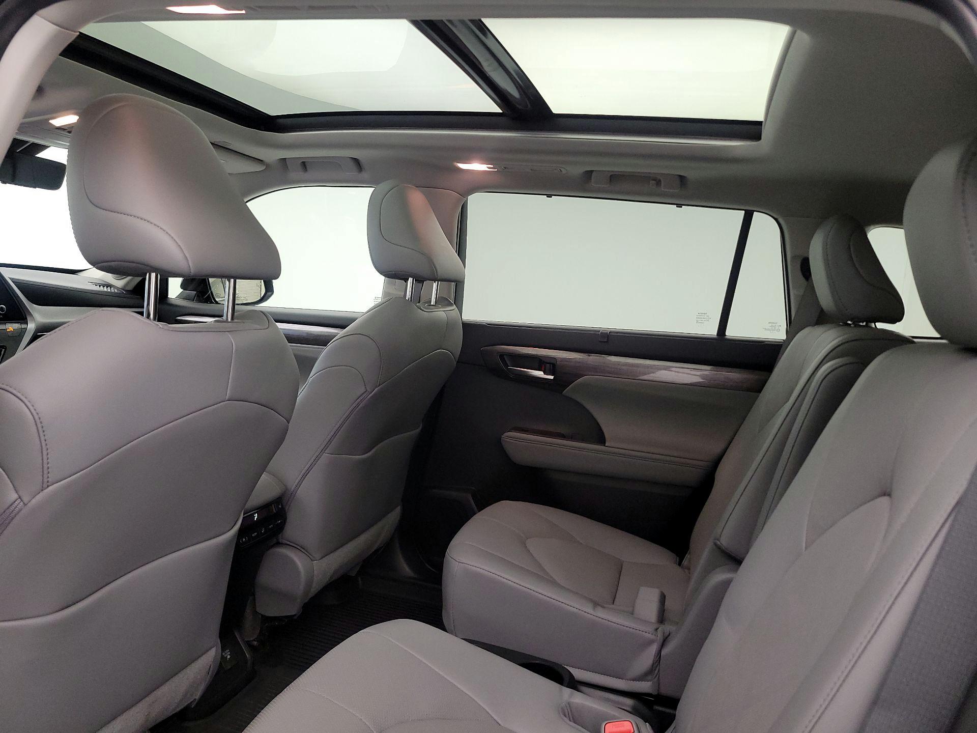 Thumbnail: 2023 Toyota Highlander - 19