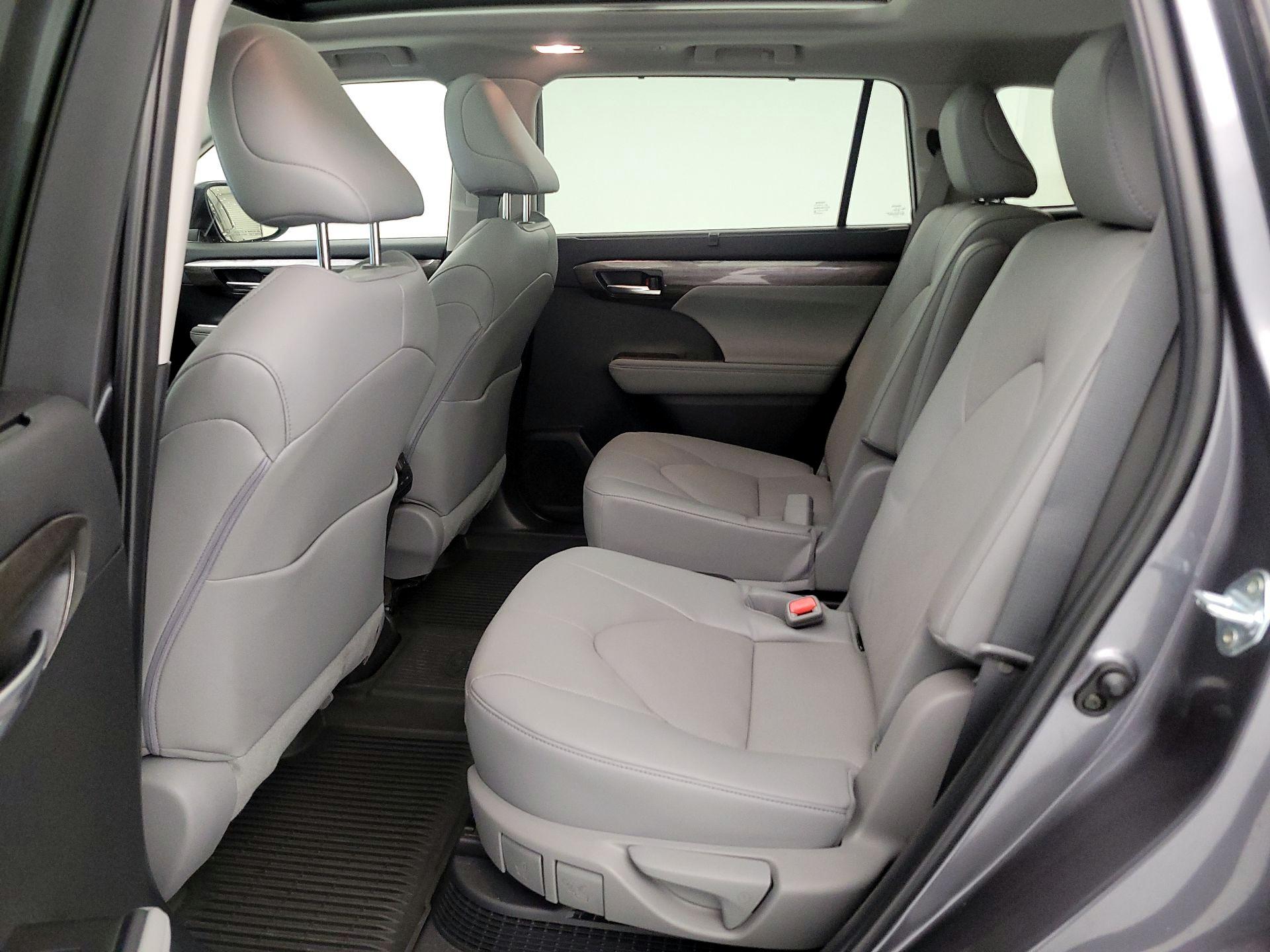 Thumbnail: 2023 Toyota Highlander - 20