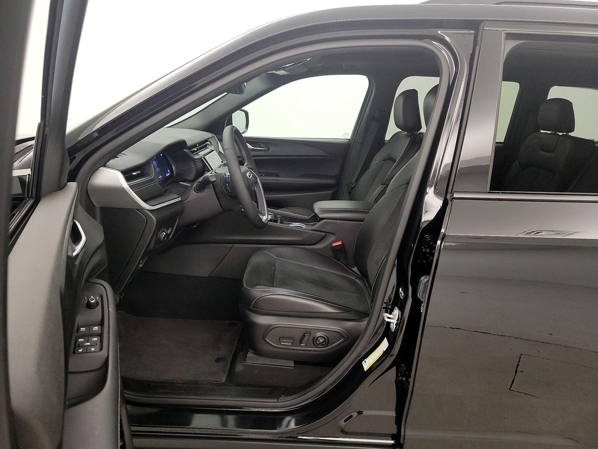 Thumbnail: 2025 Jeep Grand Cherokee - 11