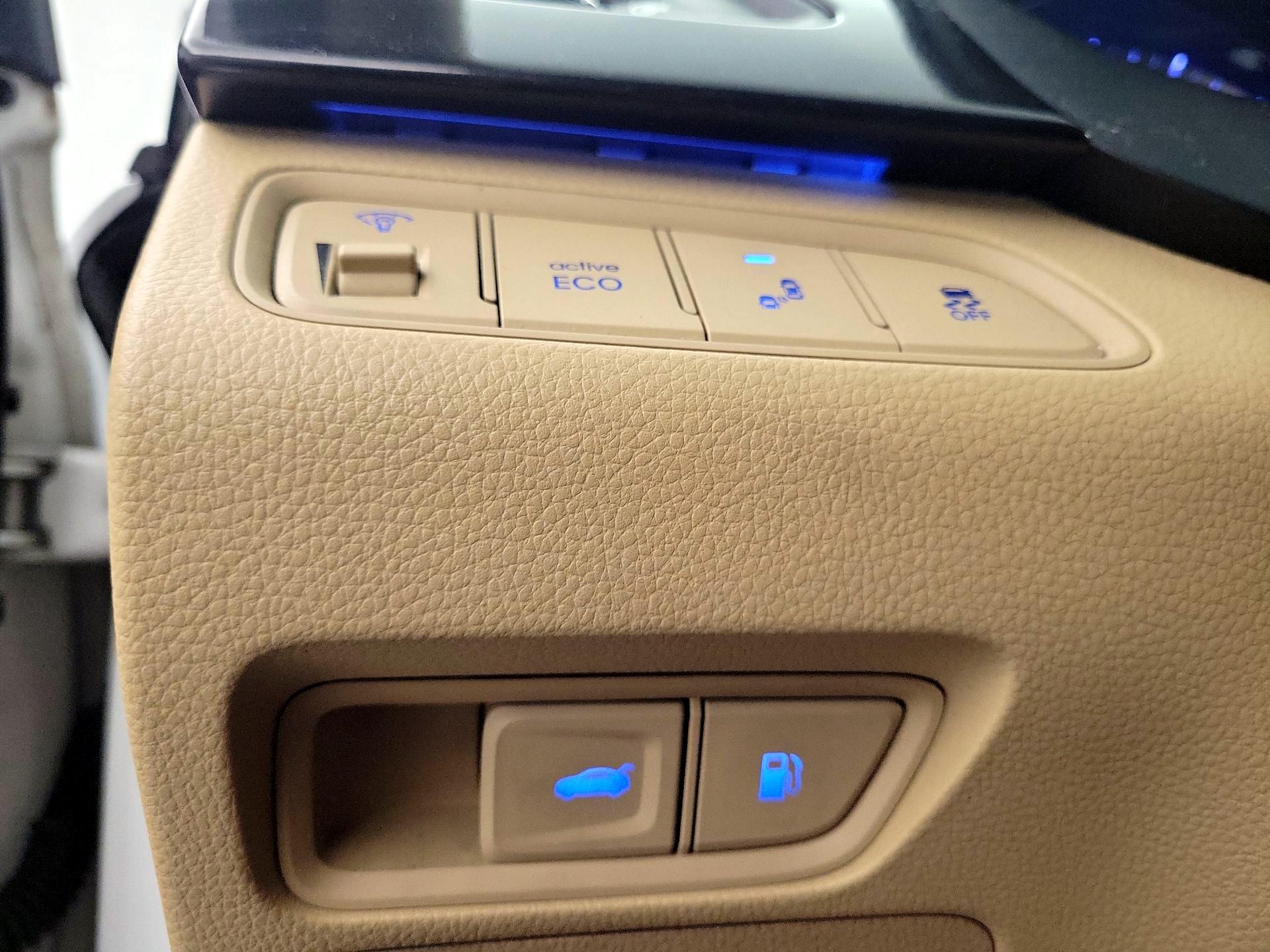 Thumbnail: 2015 Hyundai Azera - 13