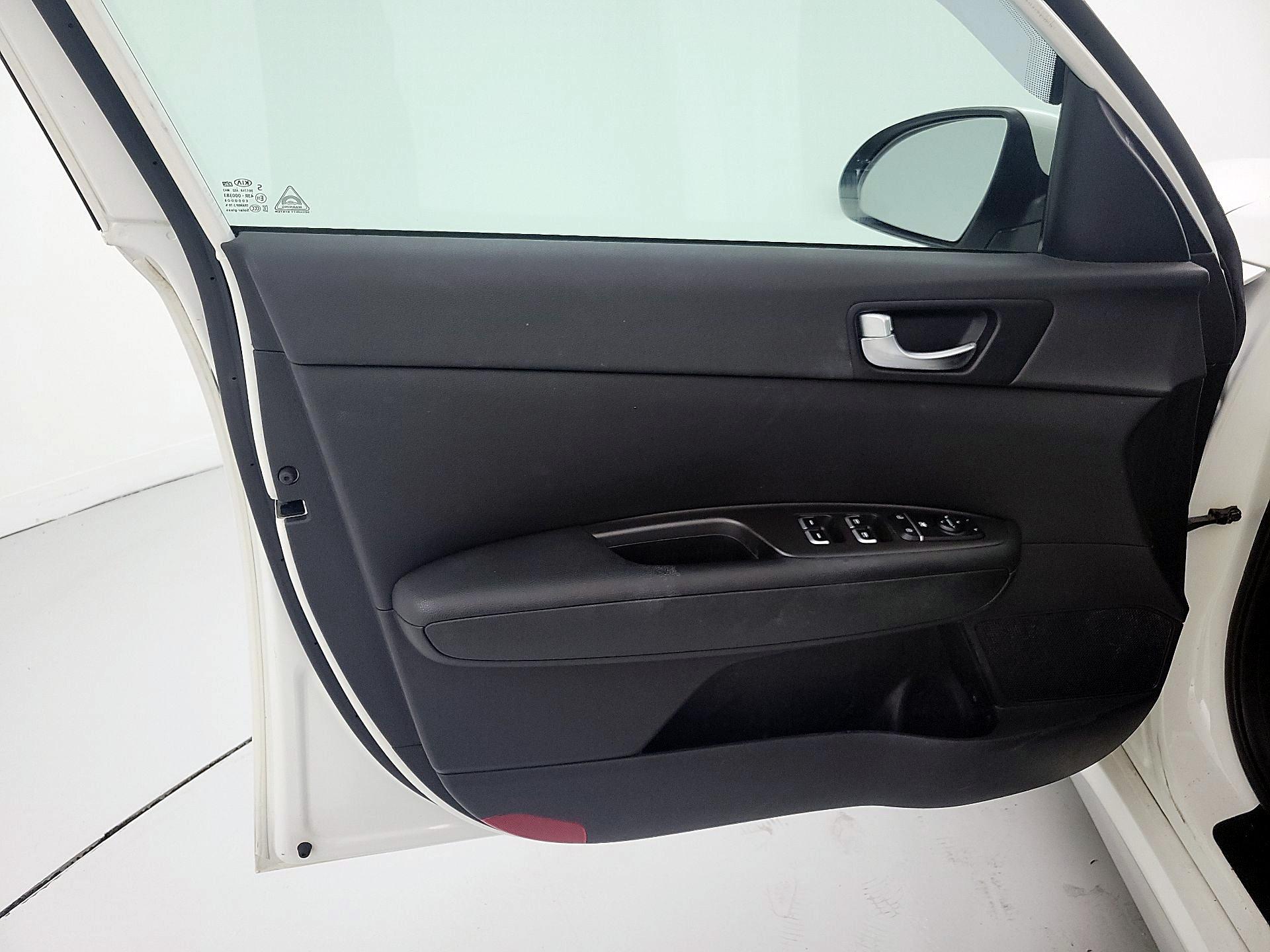 Thumbnail: 2017 Kia Optima - 12