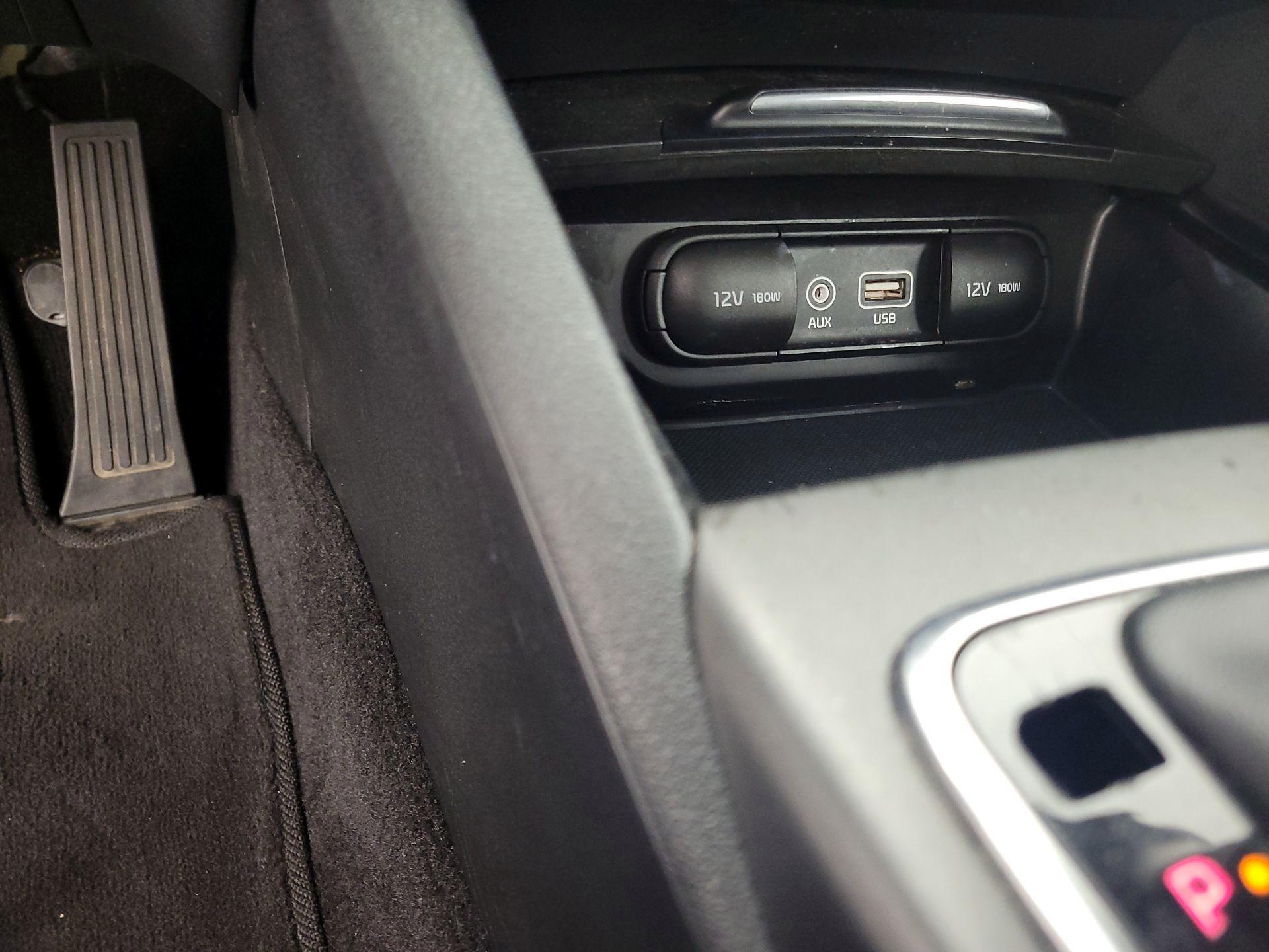 Thumbnail: 2017 Kia Optima - 18