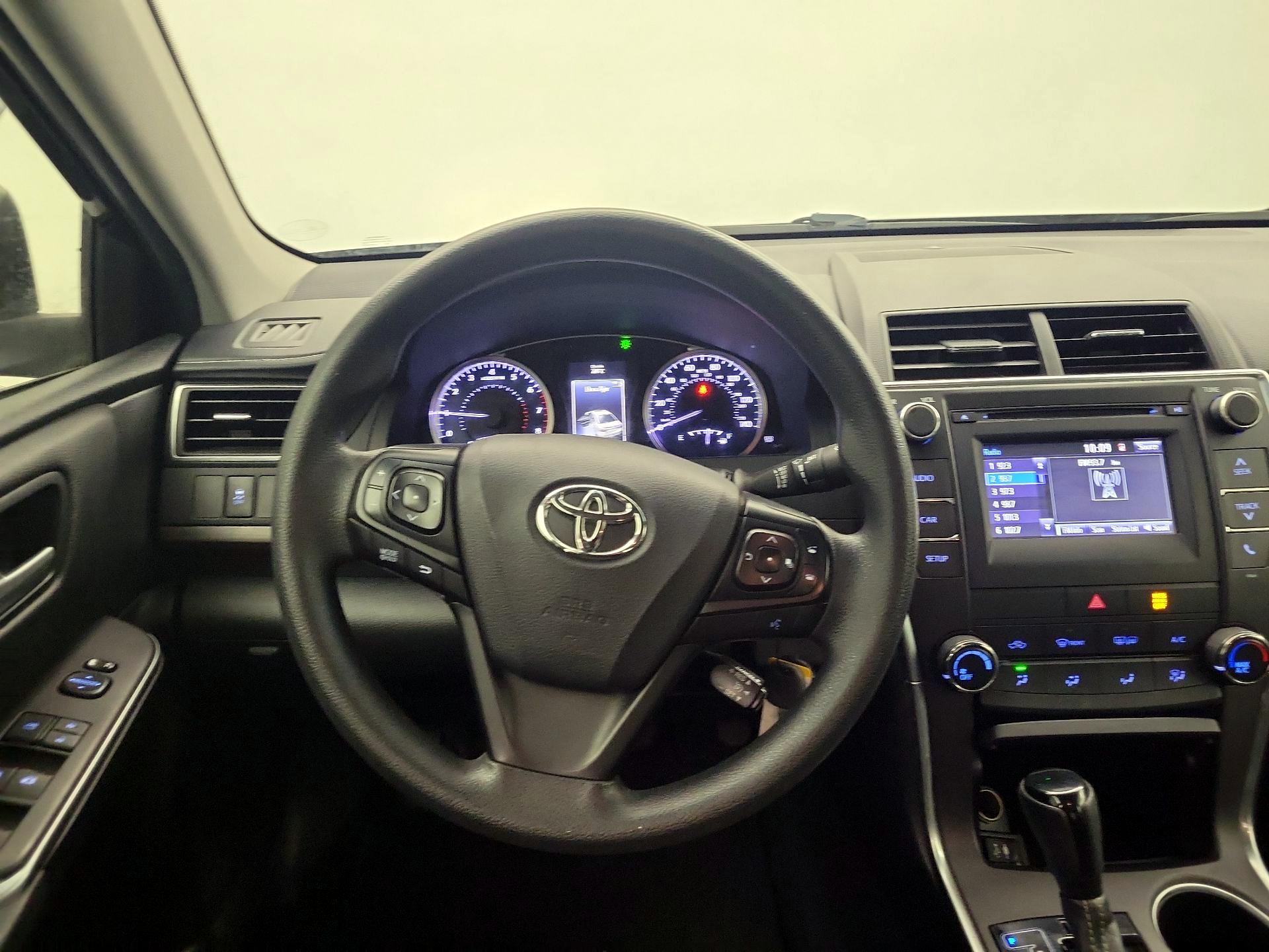 Thumbnail: 2016 Toyota Camry - 10