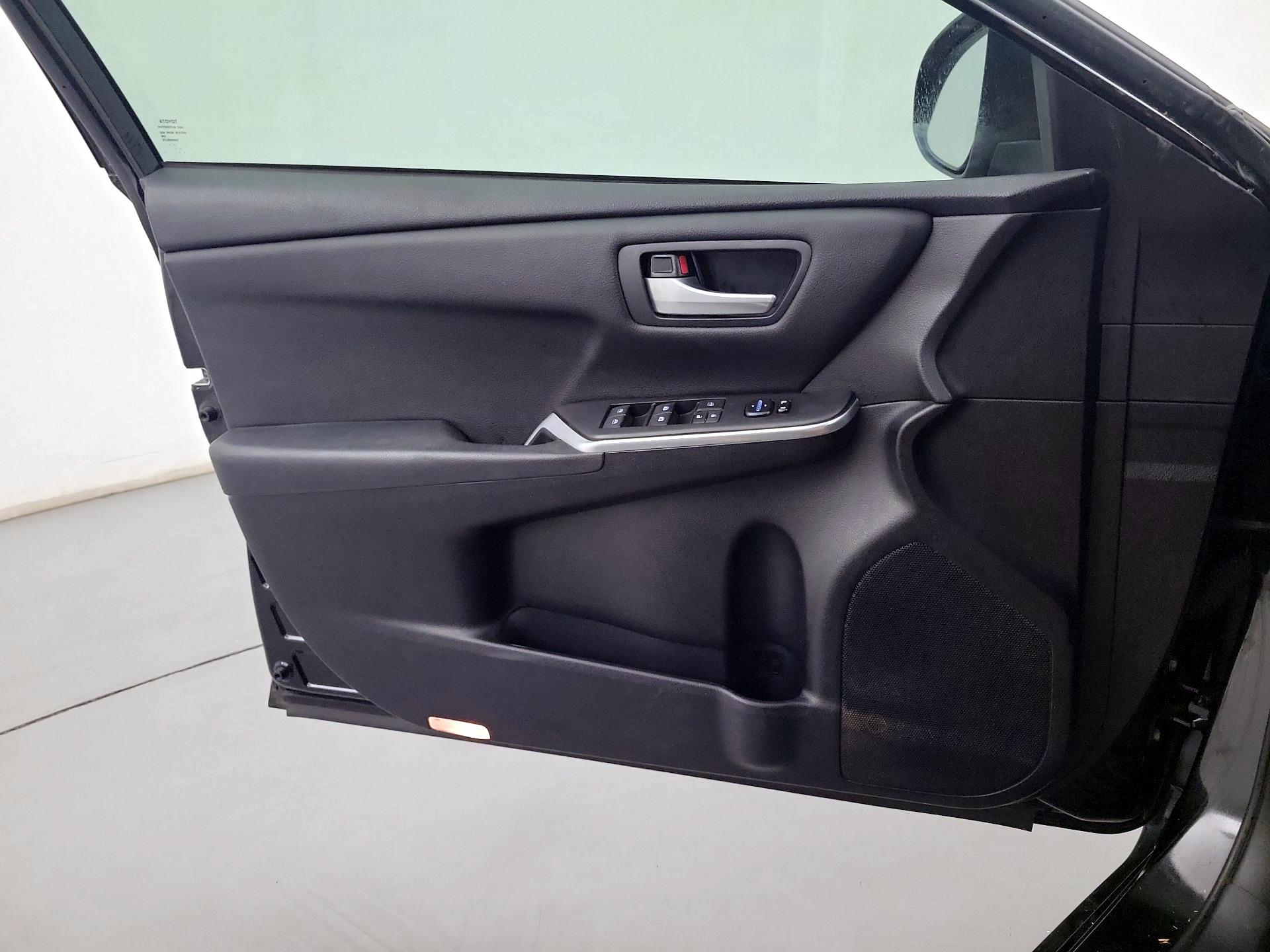 Thumbnail: 2016 Toyota Camry - 12