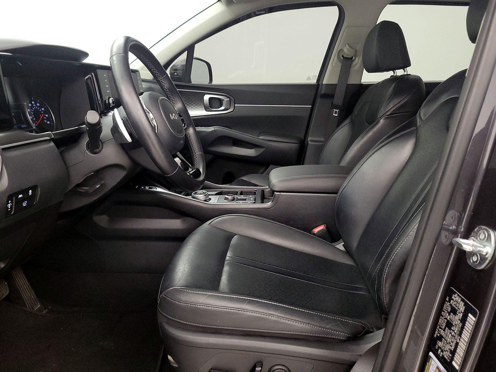 Thumbnail: 2023 Kia Sorento - 11