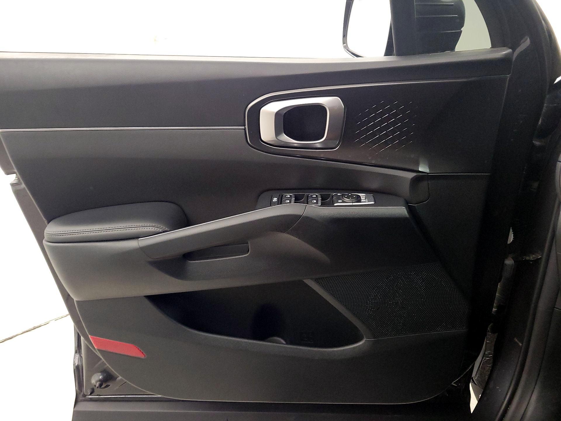 Thumbnail: 2023 Kia Sorento - 12