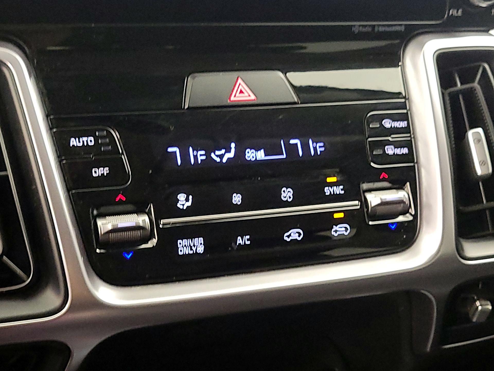 Thumbnail: 2023 Kia Sorento - 16