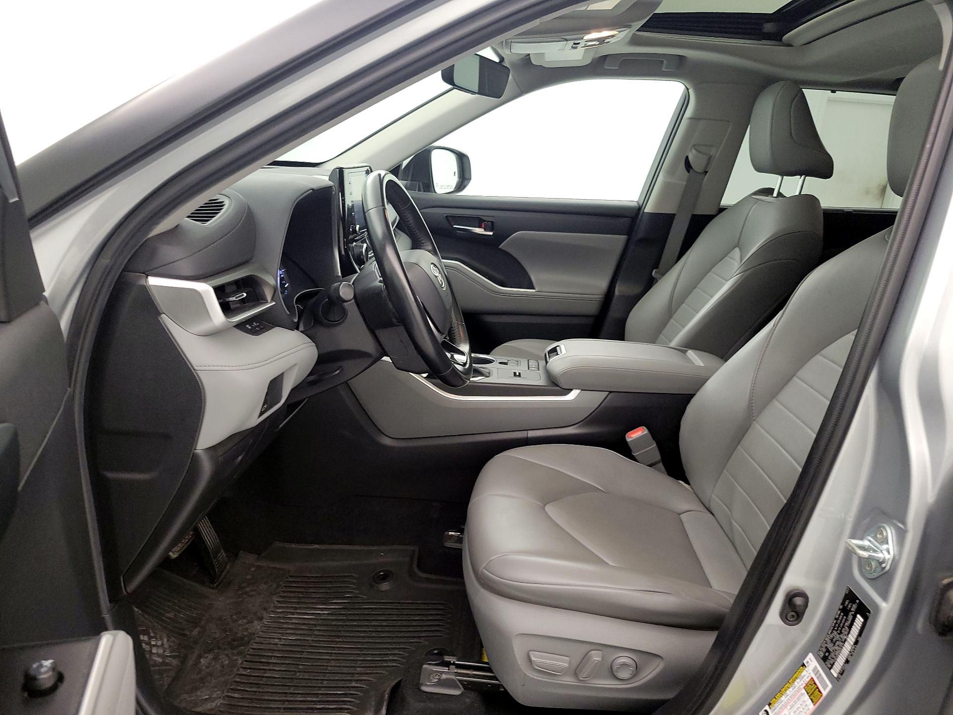 Thumbnail: 2021 Toyota Highlander - 11